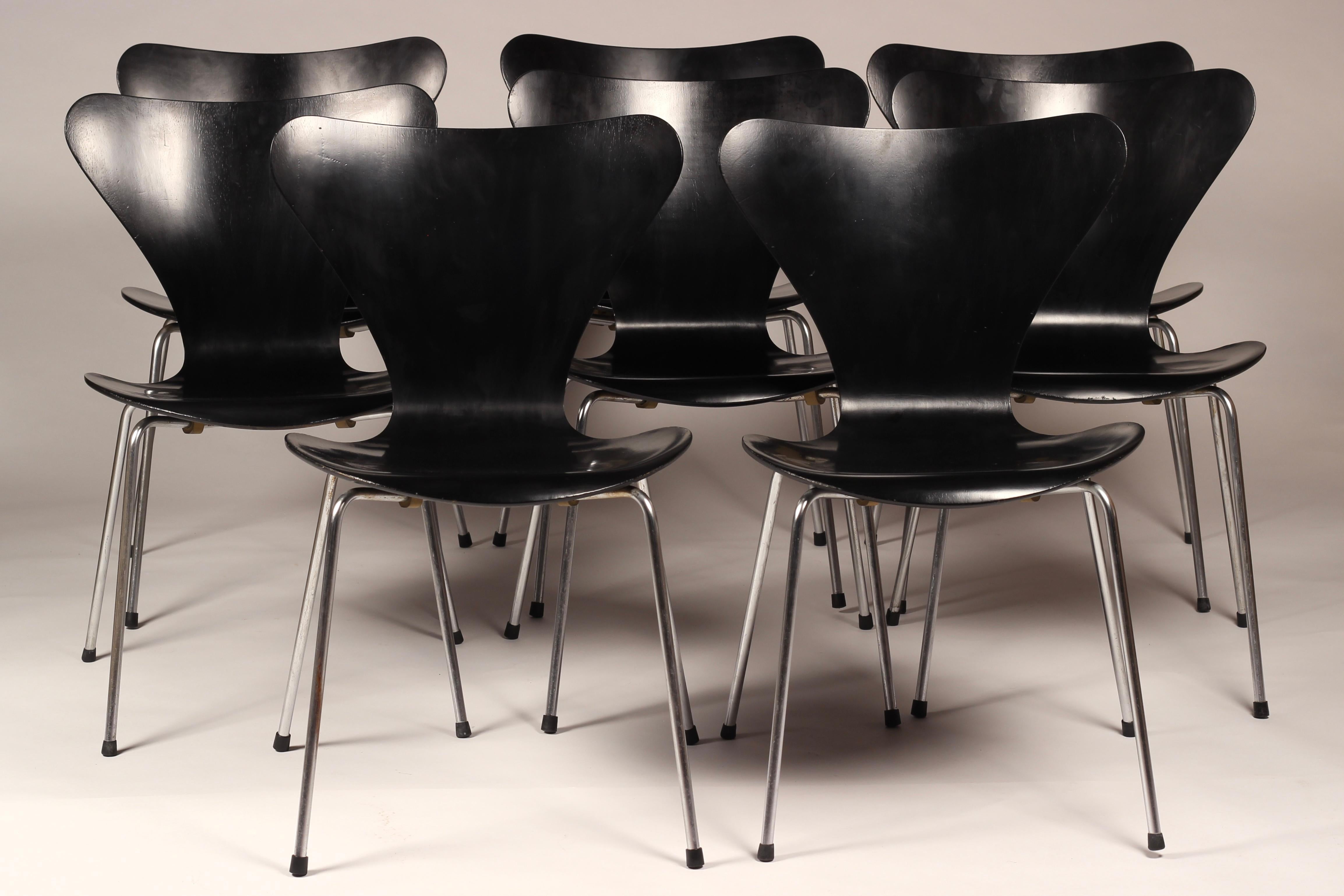 Arne Jacobsen Series 7 or 3107 Chairs by Fritz Hansen Mid Century Modern 1964 For Sale 1