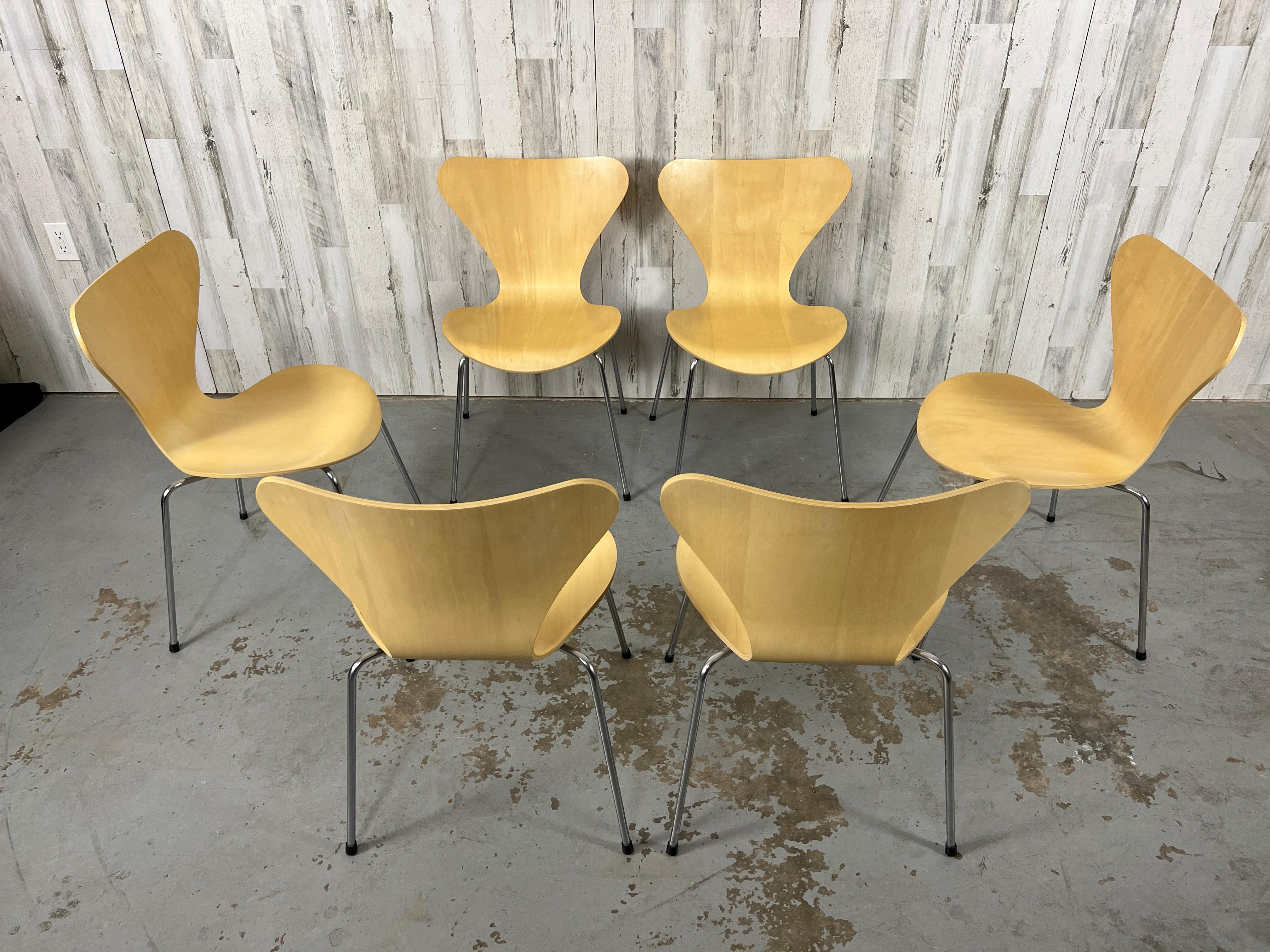 Arne Jacobsen Series 7 Stackable Chairs for Fritz Hansen For Sale 5