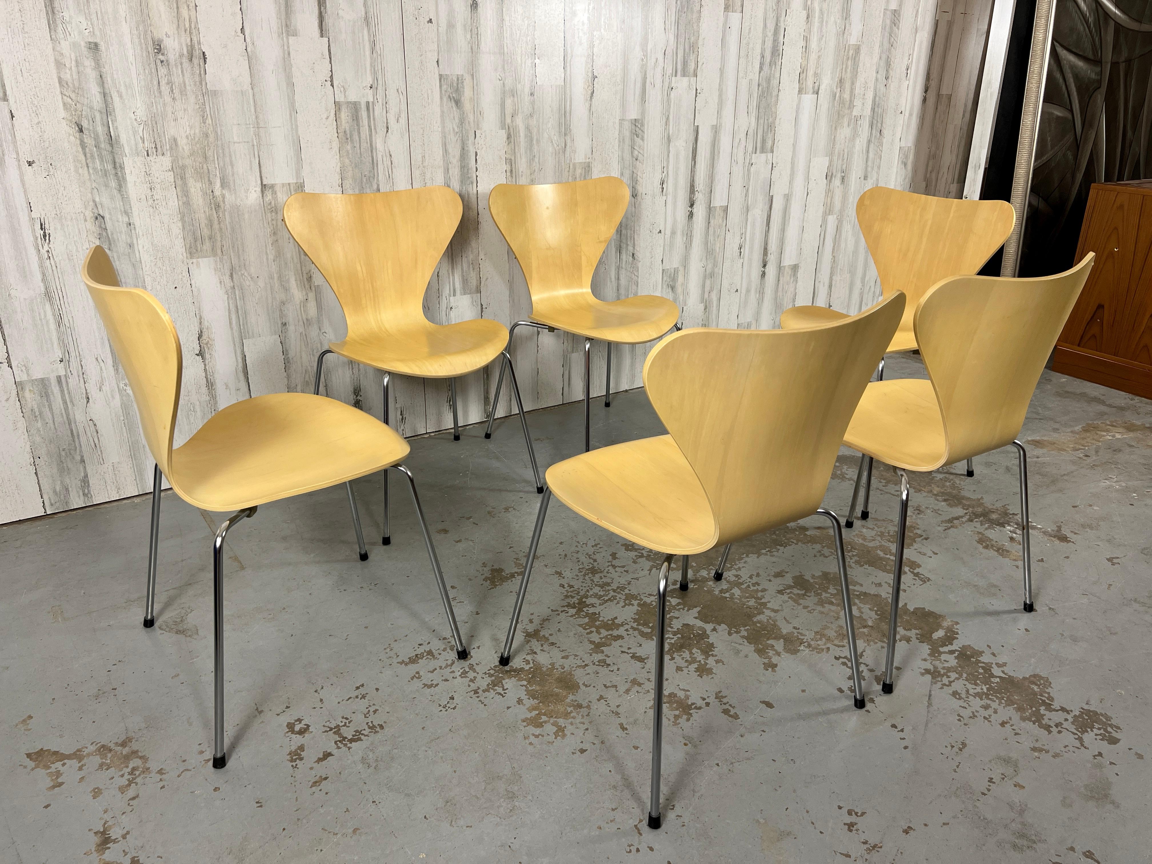 Arne Jacobsen Series 7 Stackable Chairs for Fritz Hansen For Sale 6