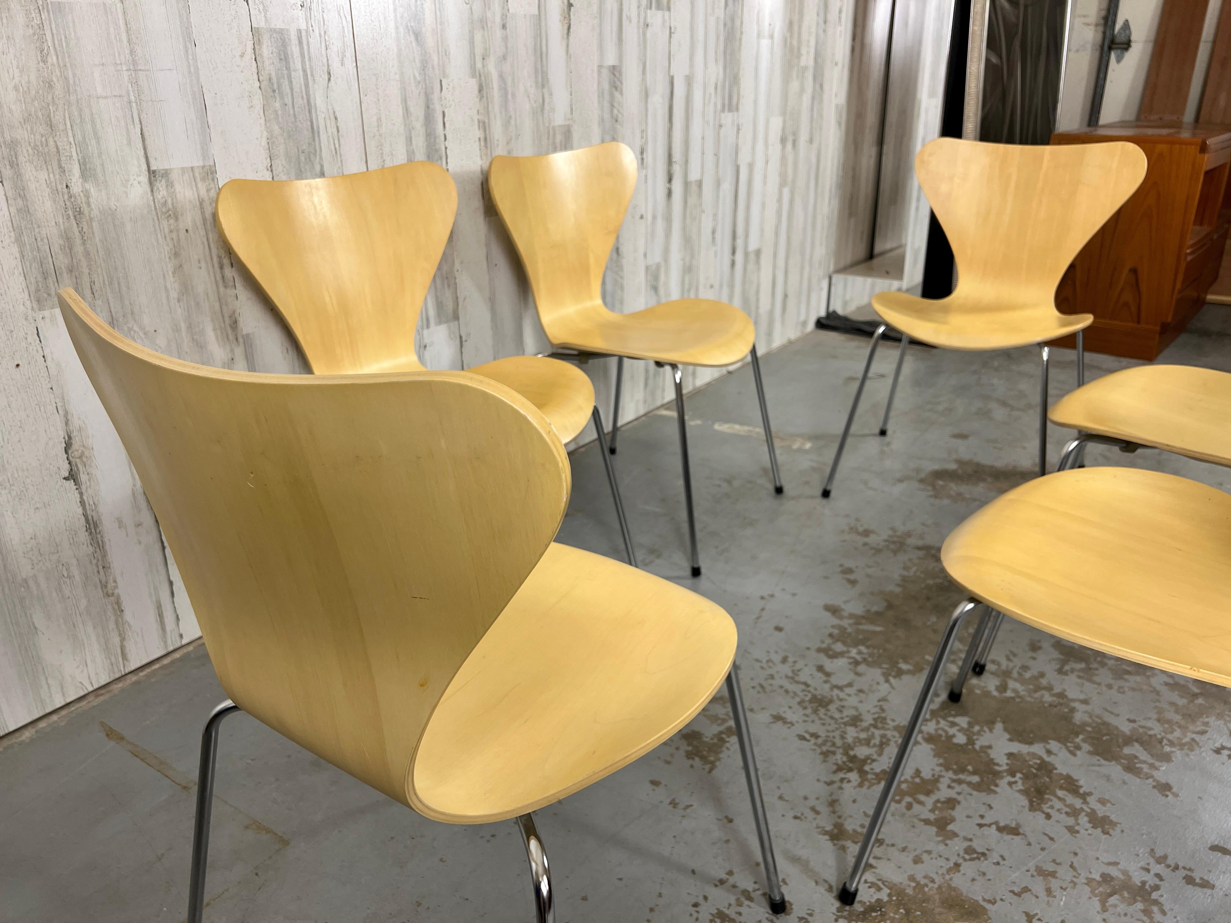 Arne Jacobsen Series 7 Stackable Chairs for Fritz Hansen For Sale 7