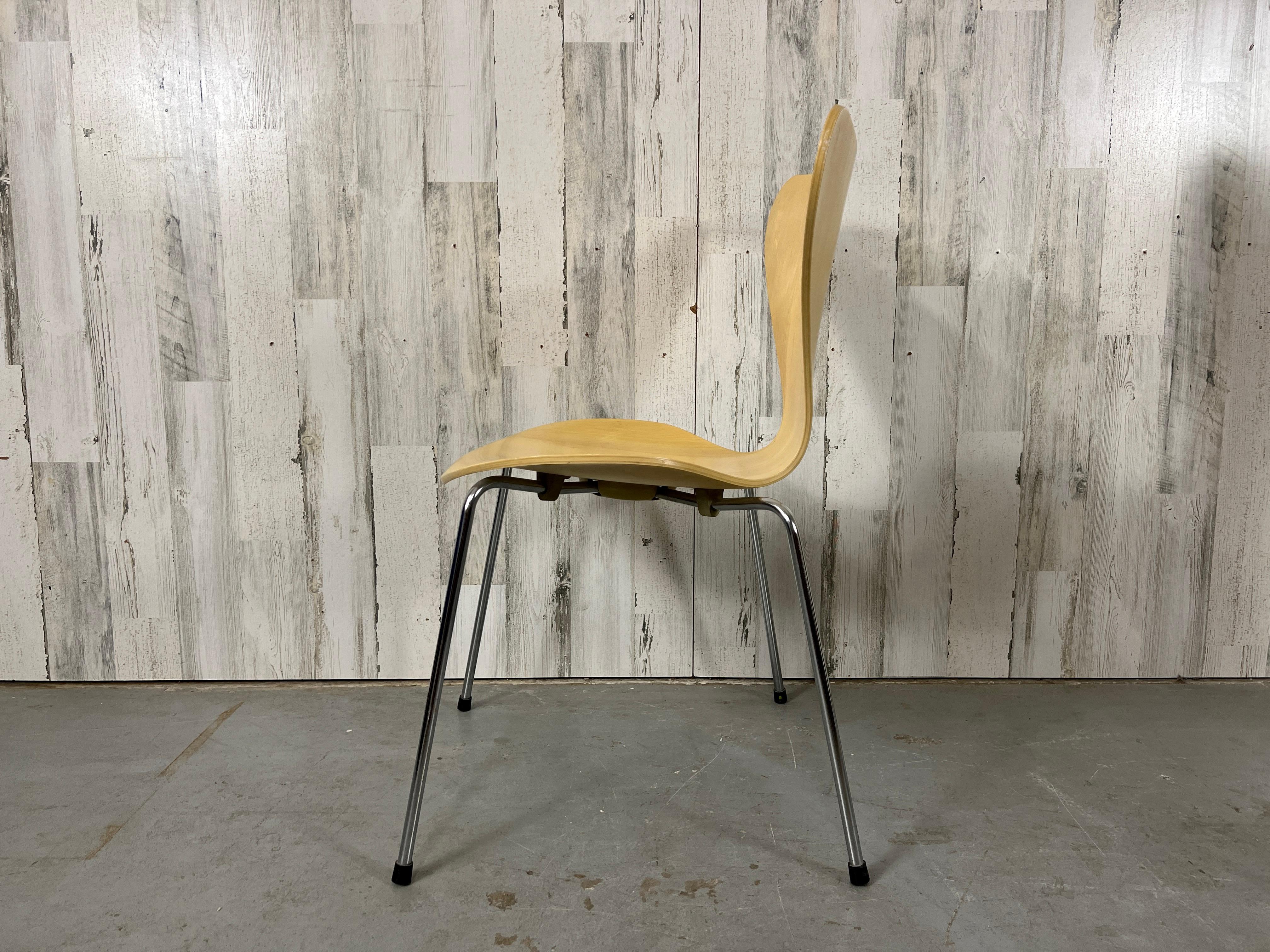 7 chaises empilables de la série Arne Jacobsen pour Fritz Hansen en vente 9