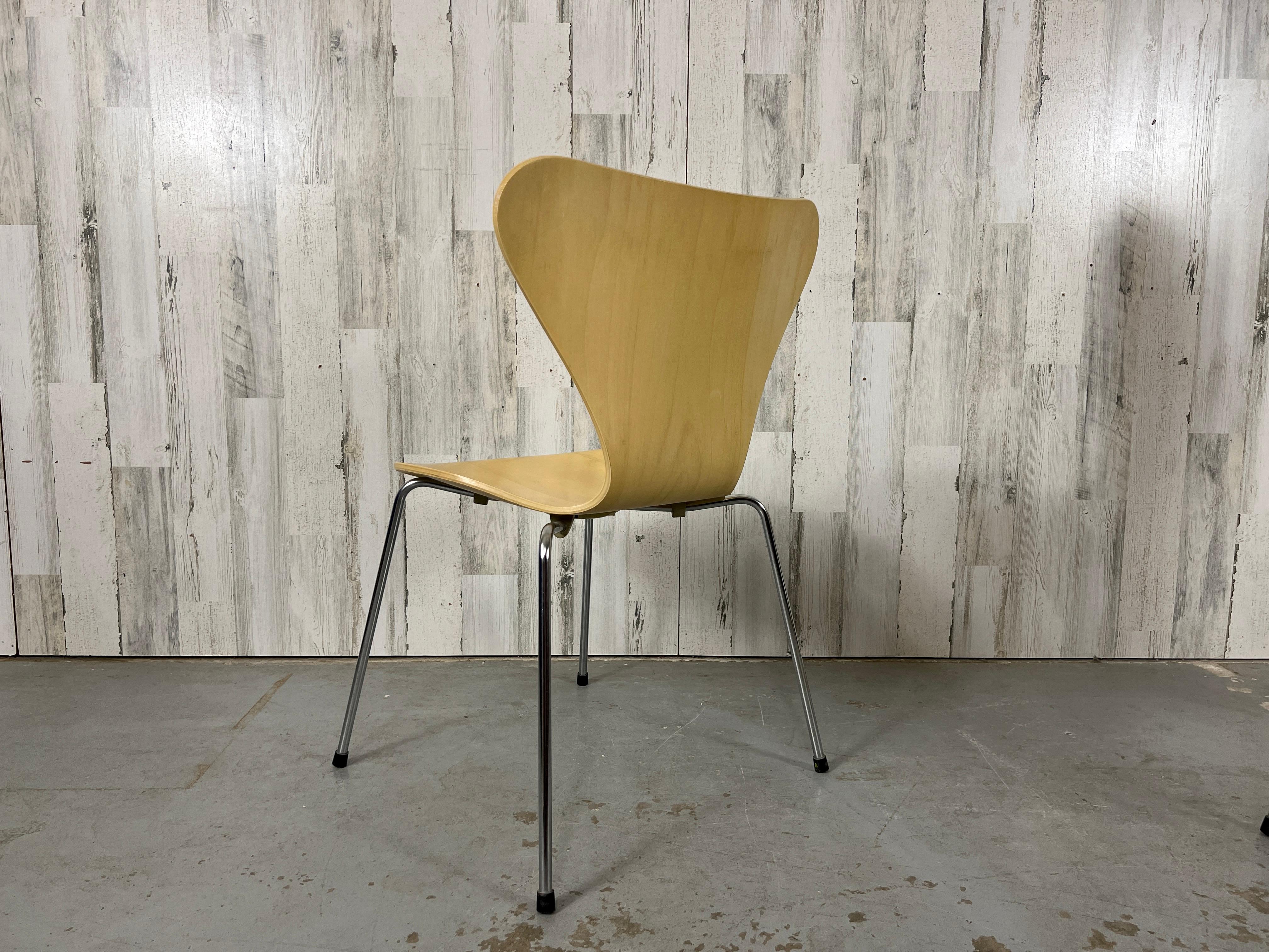 Arne Jacobsen Series 7 Stackable Chairs for Fritz Hansen For Sale 10