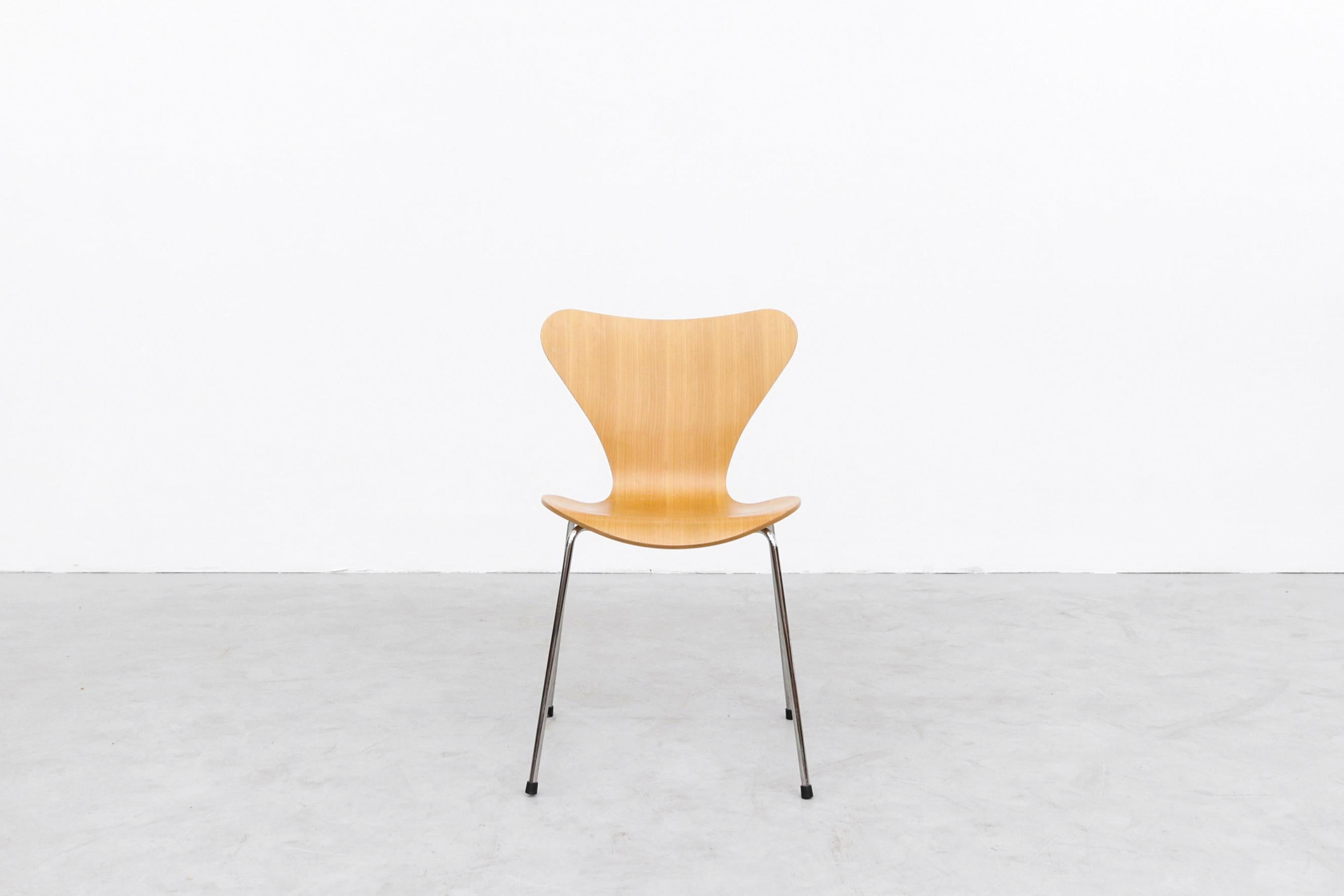 Stapelbare Stühle „Series 7“ von Arne Jacobsen für Fritz Hansen im Angebot 10