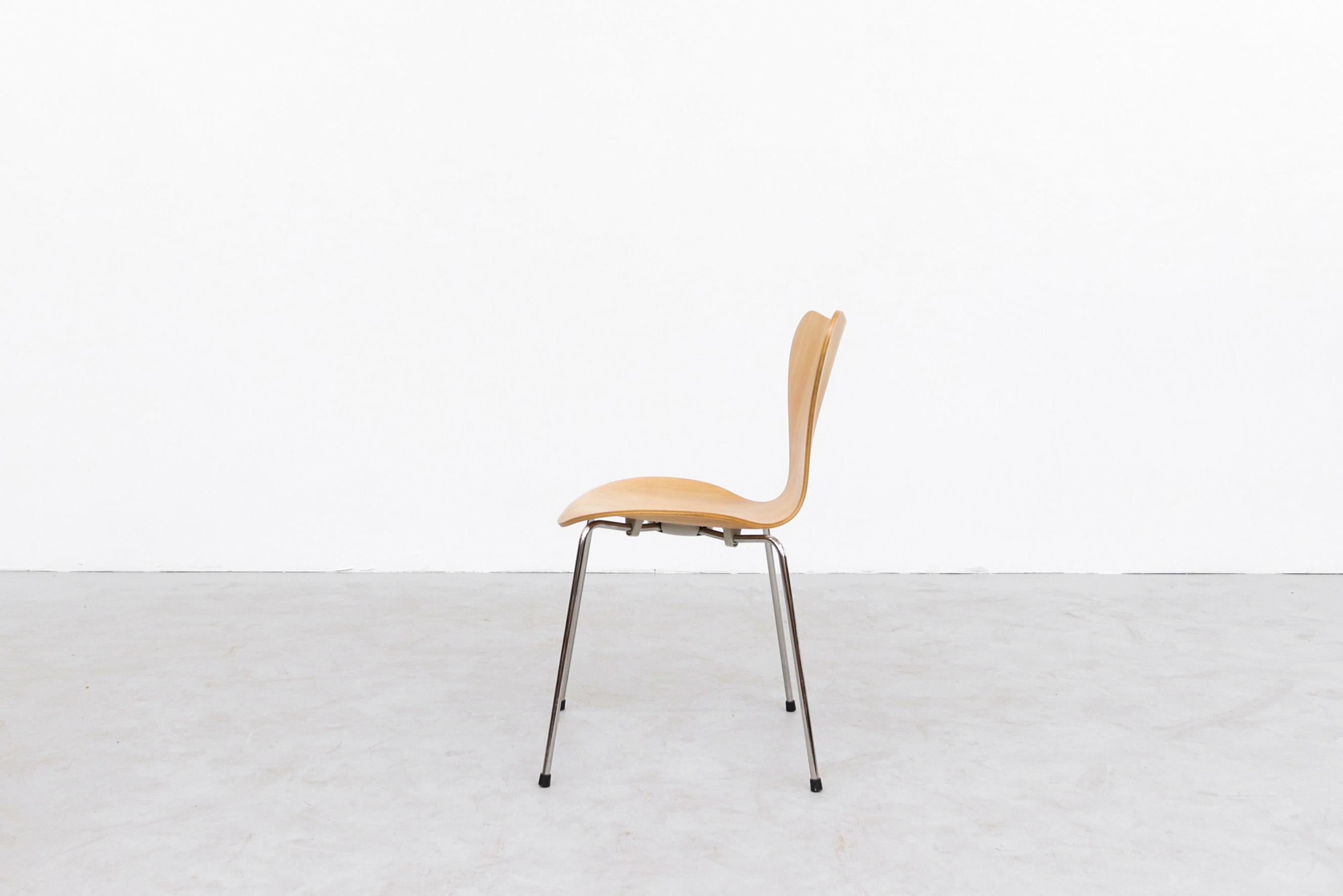 Stapelbare Stühle „Series 7“ von Arne Jacobsen für Fritz Hansen im Angebot 12