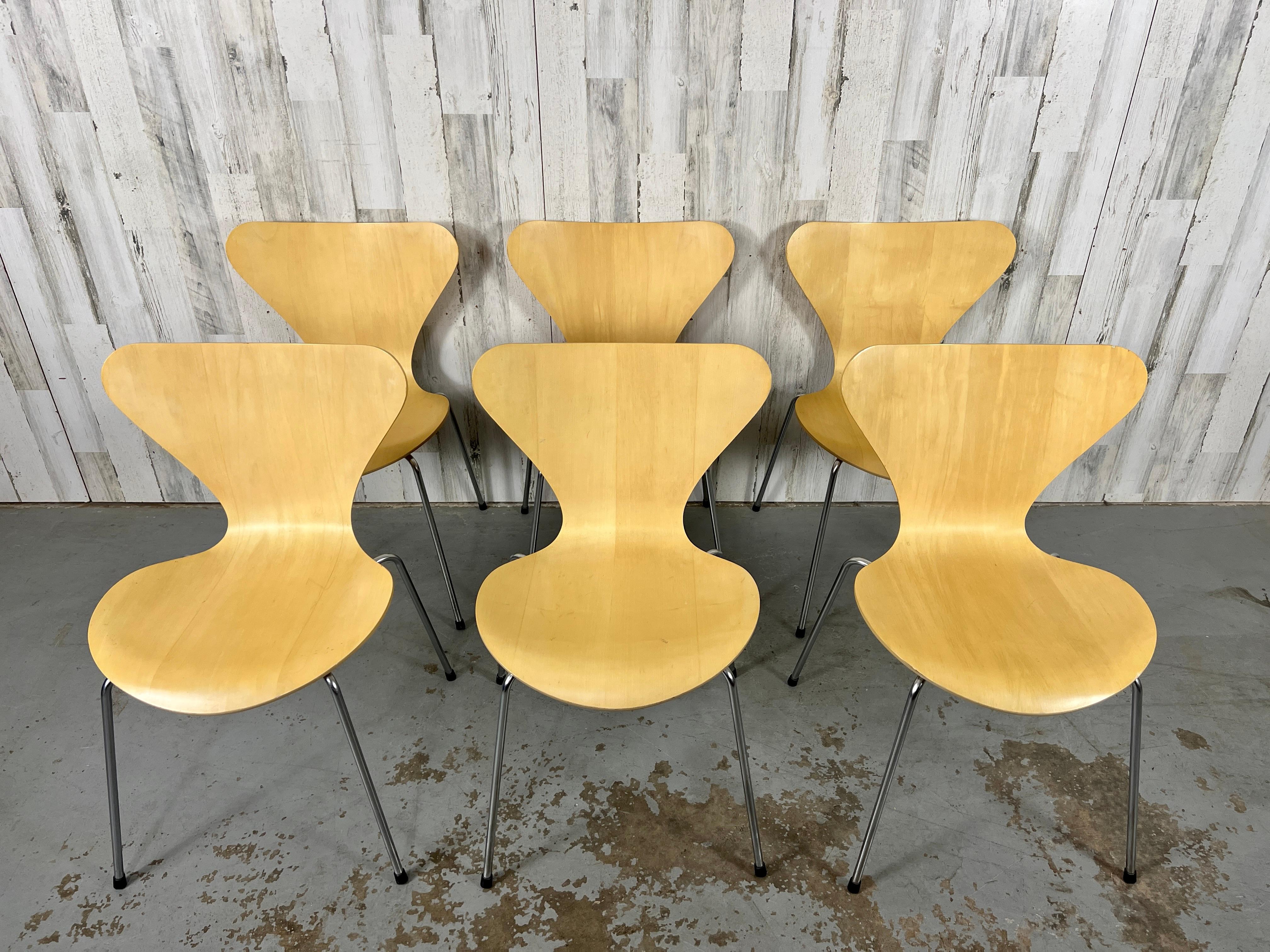 Mid-Century Modern 7 chaises empilables de la série Arne Jacobsen pour Fritz Hansen en vente