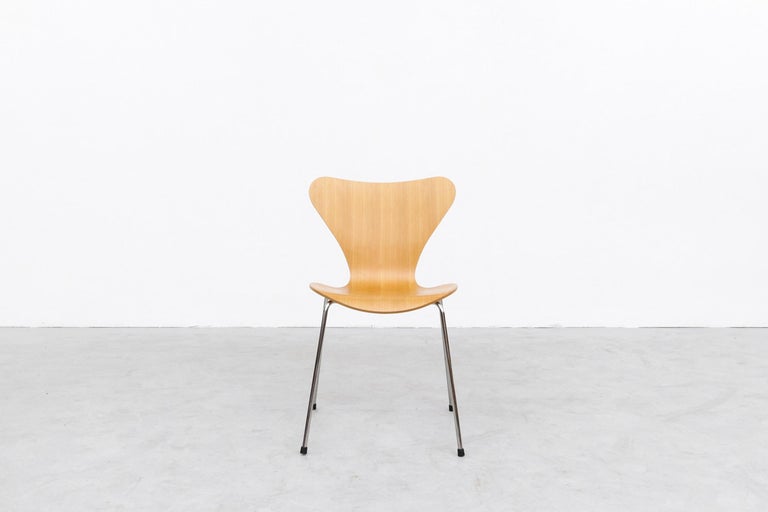 Mid-Century Modern Arne Jacobsen Series 7 Stackable Chairs for Fritz Hansen