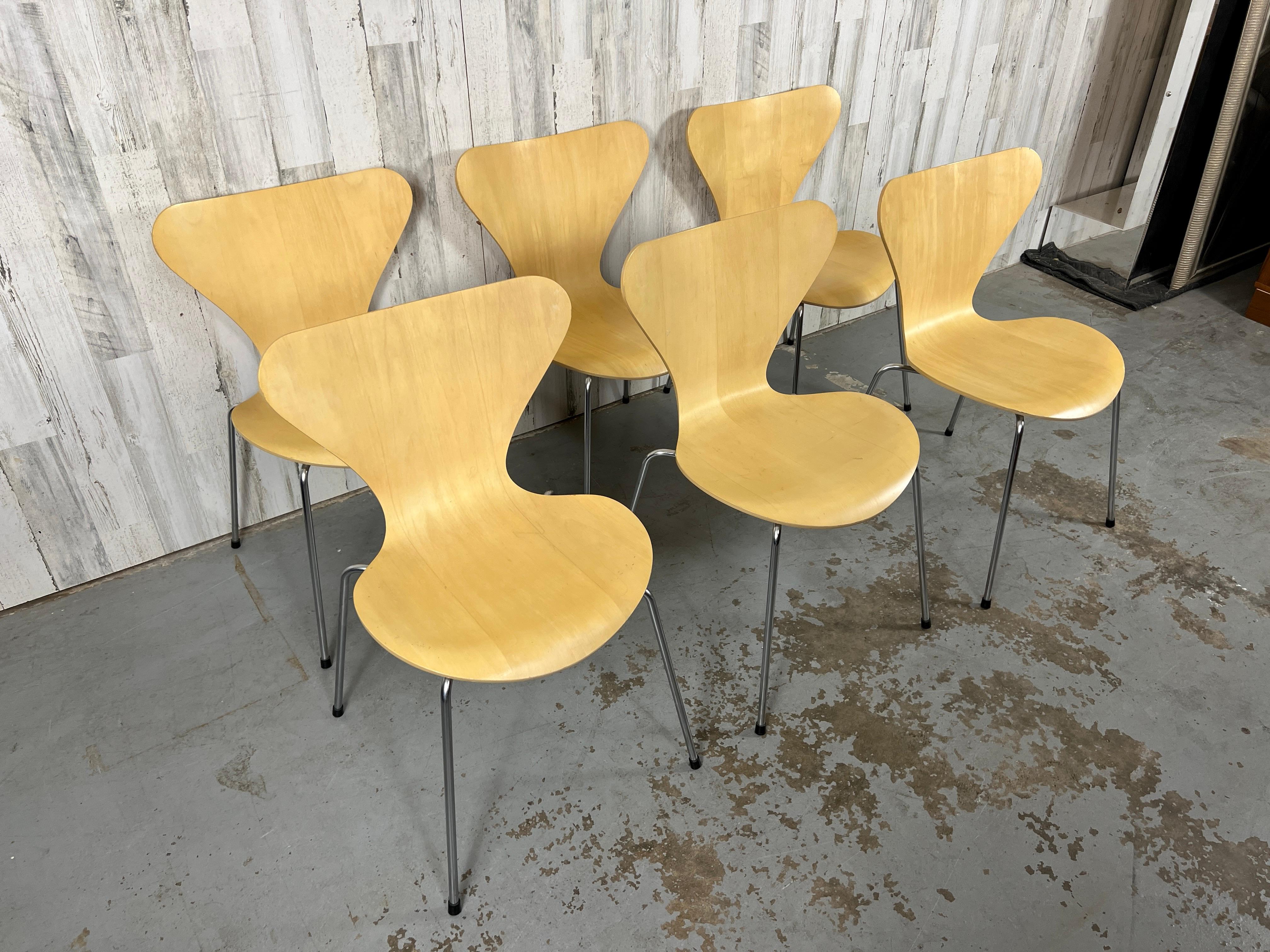 Arne Jacobsen Series 7 Stackable Chairs for Fritz Hansen In Good Condition For Sale In Denton, TX