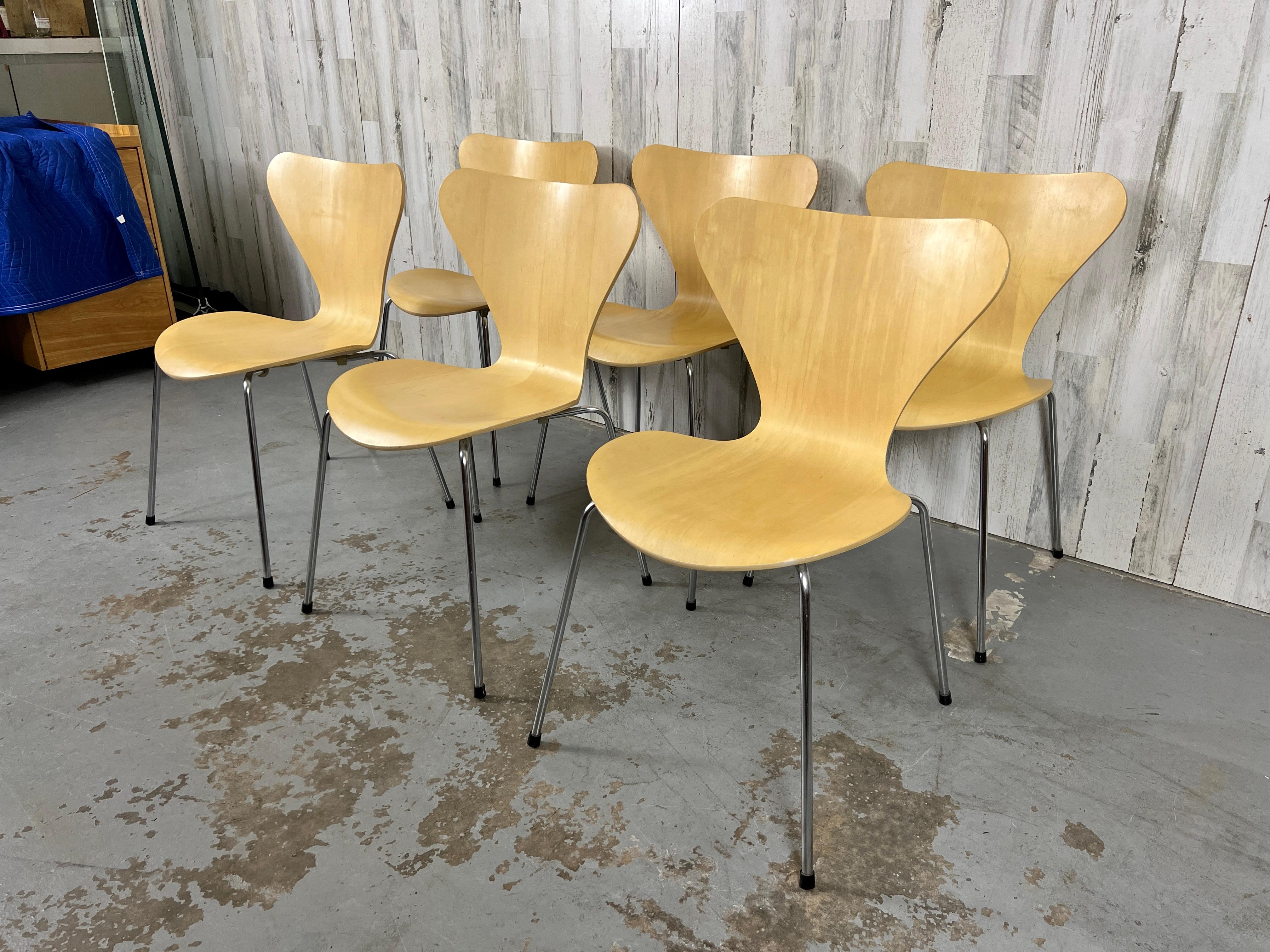 20ième siècle 7 chaises empilables de la série Arne Jacobsen pour Fritz Hansen en vente
