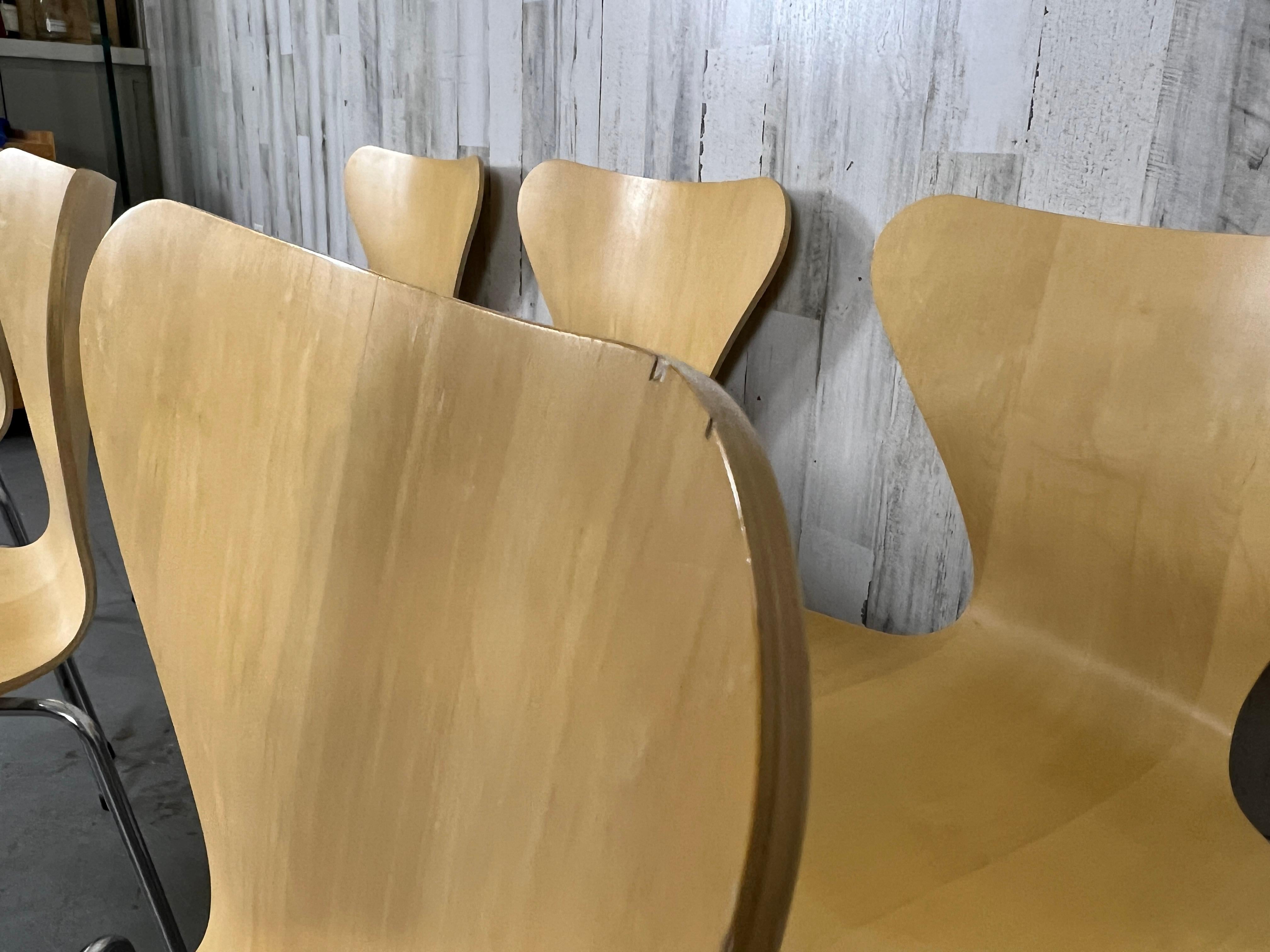 Stapelbare Stühle der Serie 7 von Arne Jacobsen für Fritz Hansen im Angebot 2