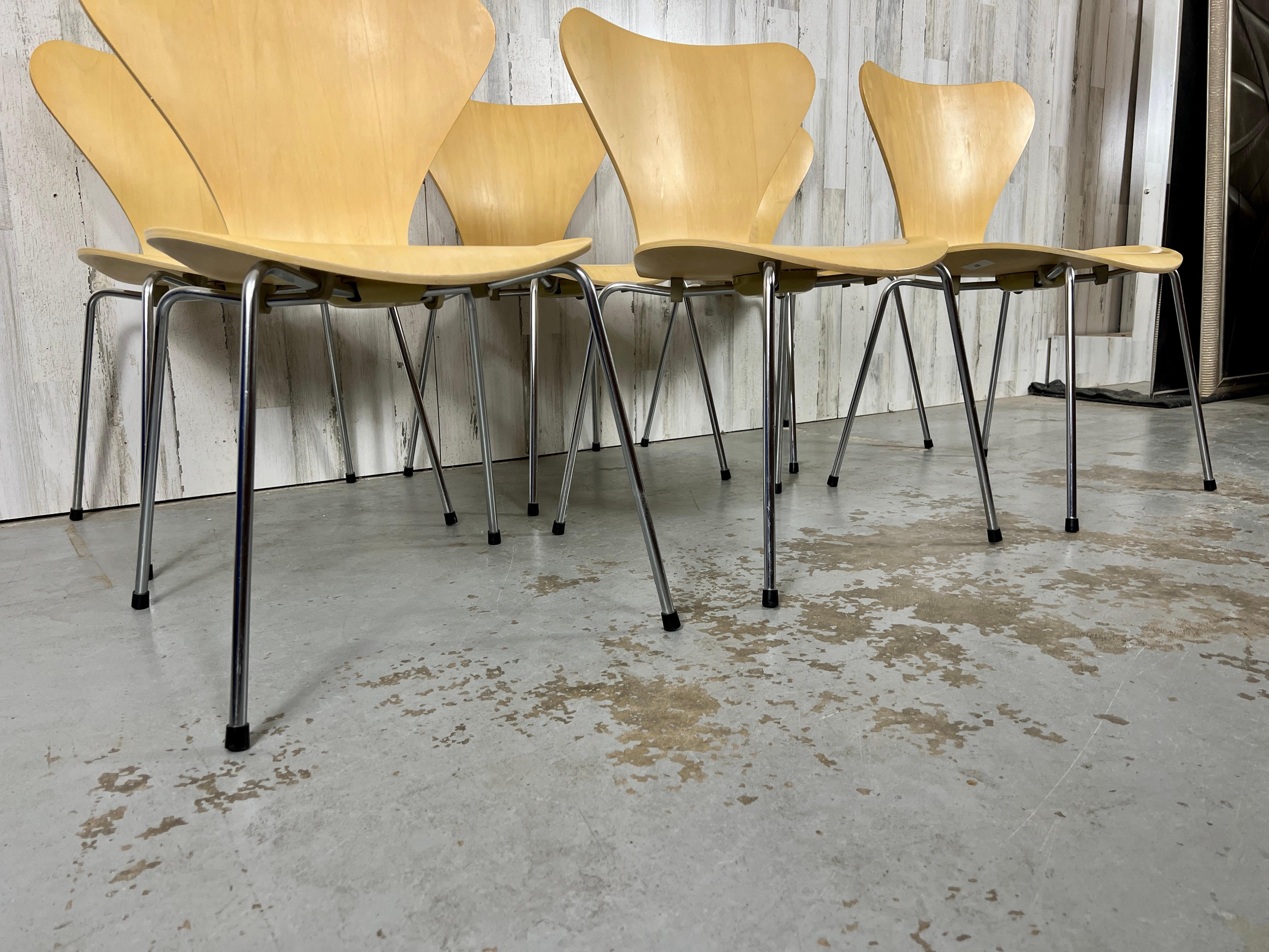 Arne Jacobsen Series 7 Stackable Chairs for Fritz Hansen For Sale 3