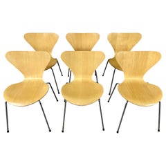Stapelbare Stühle der Serie 7 von Arne Jacobsen für Fritz Hansen