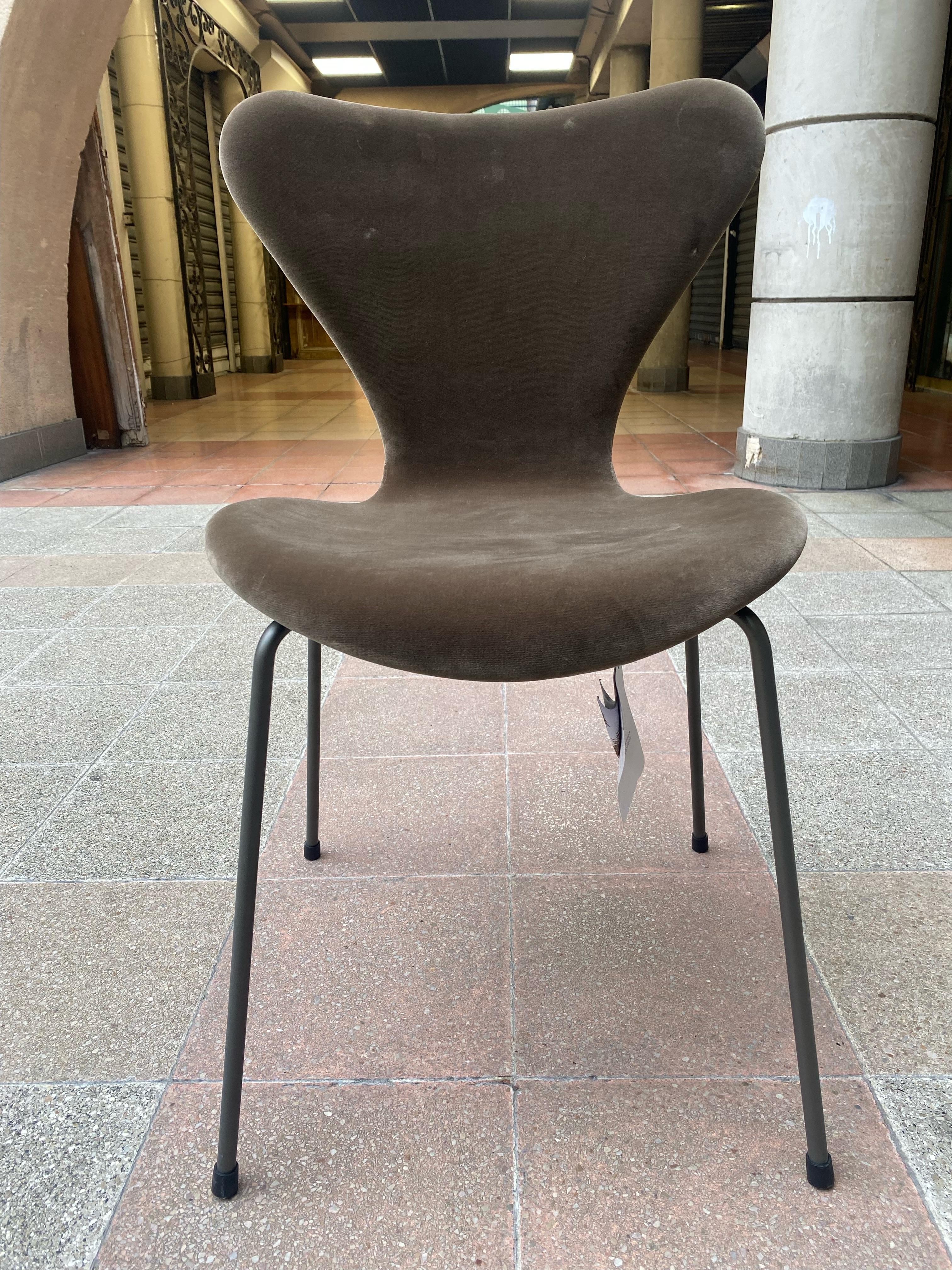Métal Arne Jacobsen - Série de 4 chaises Series 7 en vente
