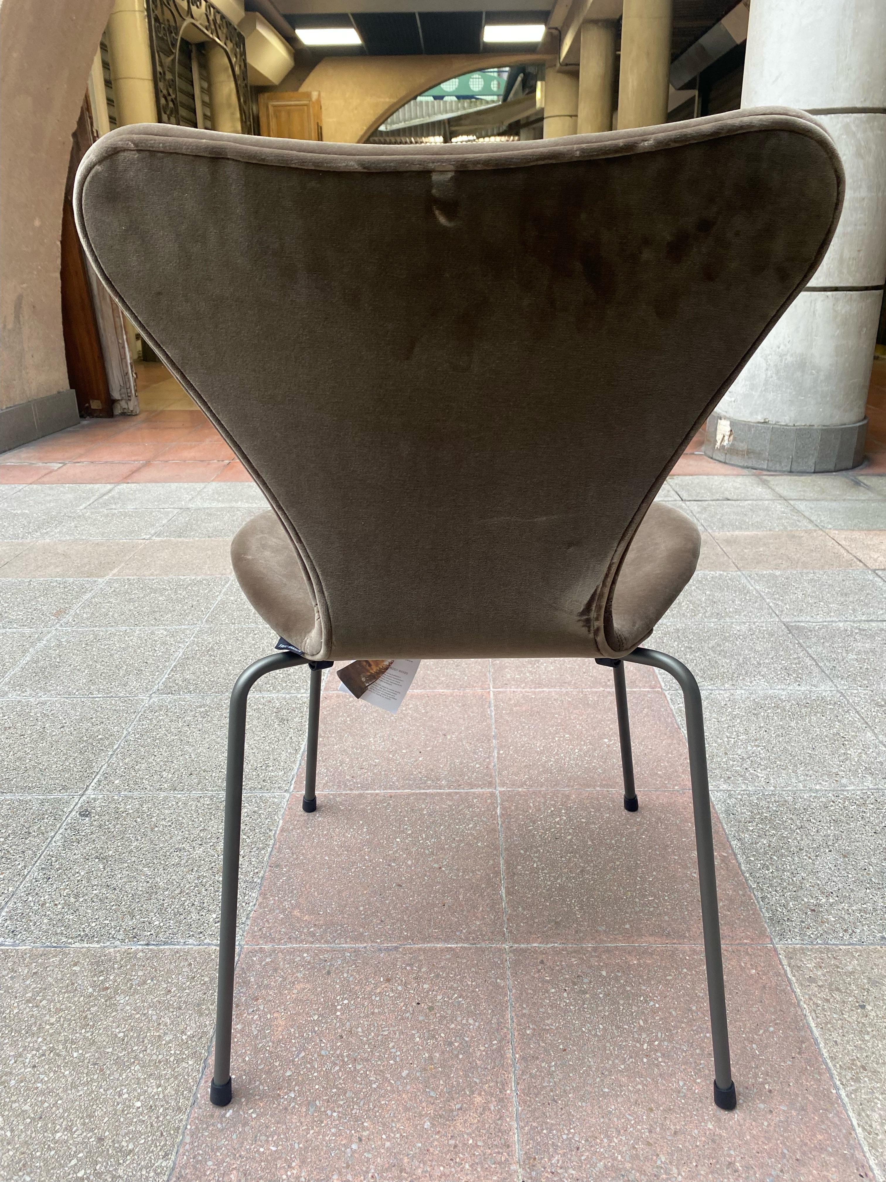 Arne Jacobsen - Série de 4 chaises Series 7 en vente 1