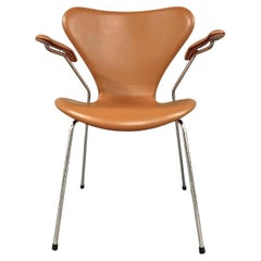 Arne Jacobsen, Series Seven Chair with armrest in cognac