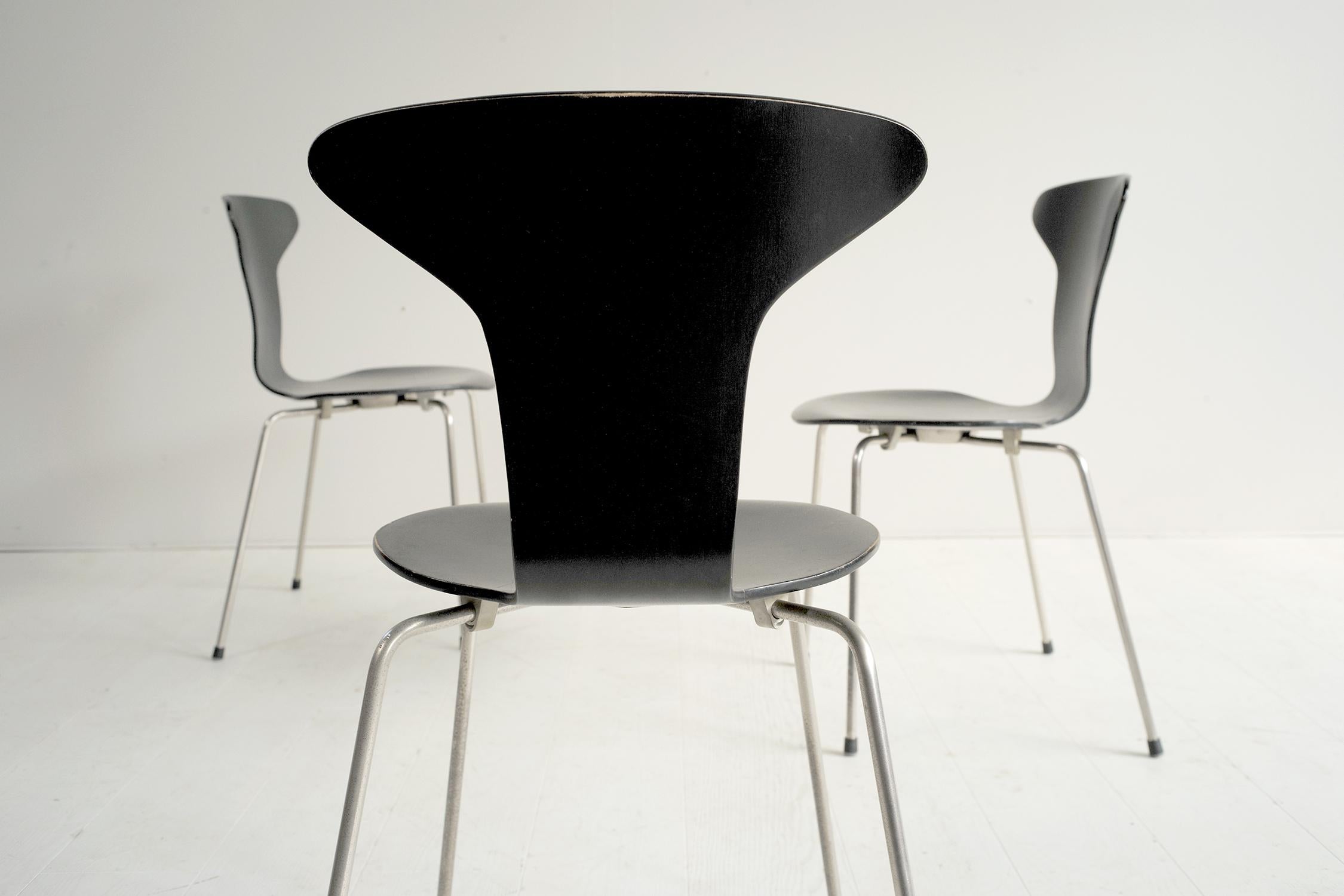 Set of 3 chairs No. 3105 by Arne Jacobsen for Fritz Hansen, Denmark, 1955. This is the first edition of this chair nicknamed 