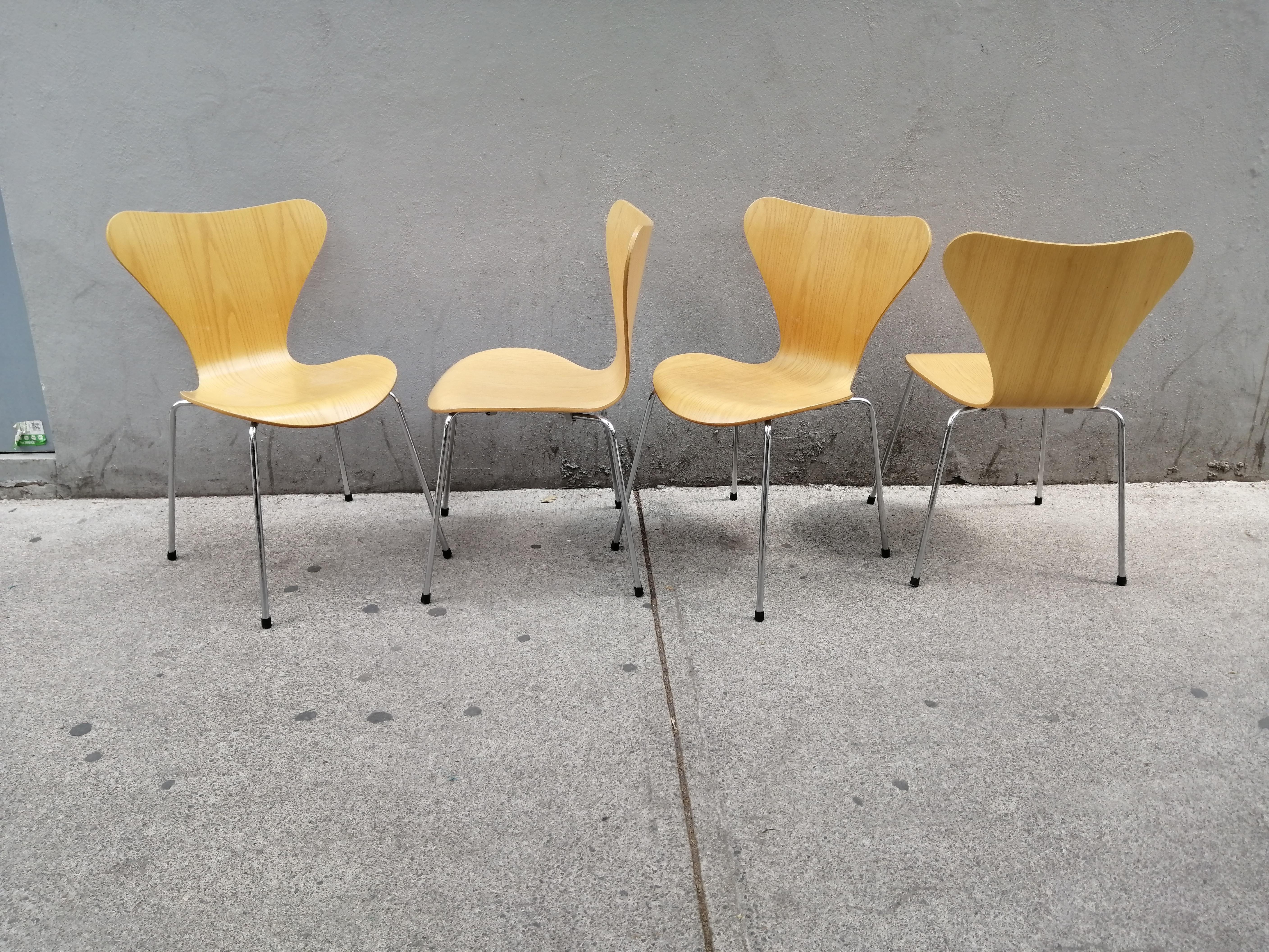 Arne Jacobsen Satz von 4 Stühlen Modell 3107 (Moderne der Mitte des Jahrhunderts) im Angebot