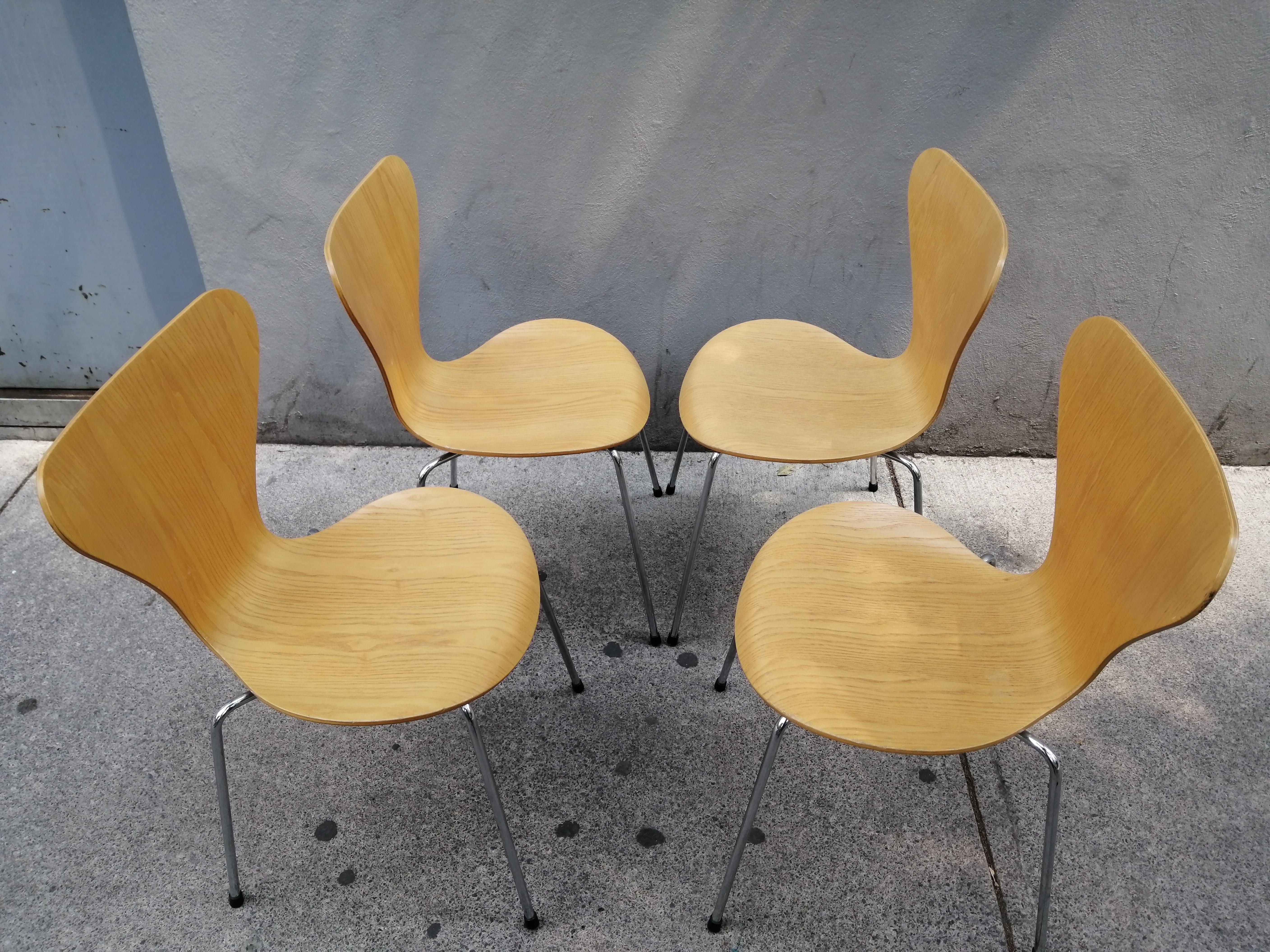 Mid-Century Modern Arne Jacobsen Set of 4 Model 3107 Chairs For Sale