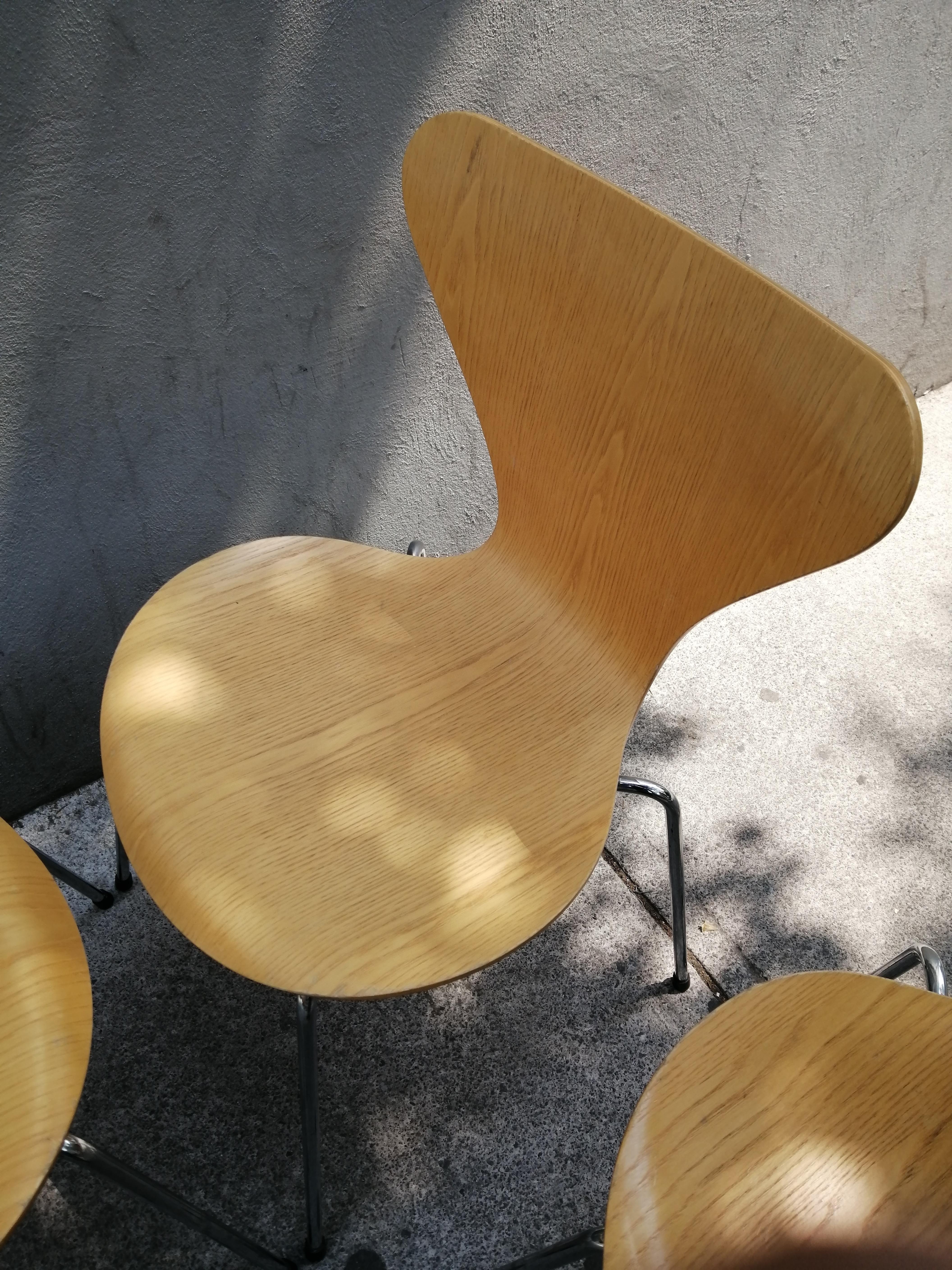 Arne Jacobsen Set of 4 Model 3107 Chairs In Good Condition For Sale In Mexico City, MX