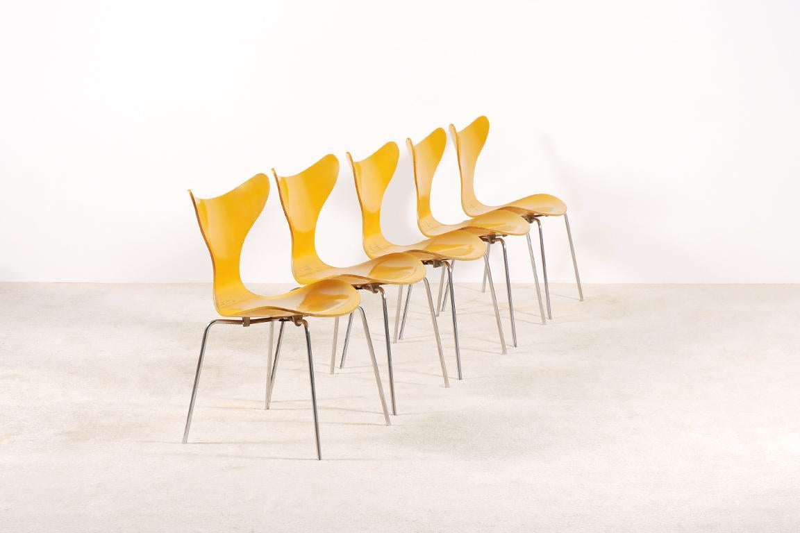 arne jacobsen chairs