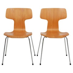 Arne Jacobsen Set of T-Chairs of Beechwood and with Chrome Legs