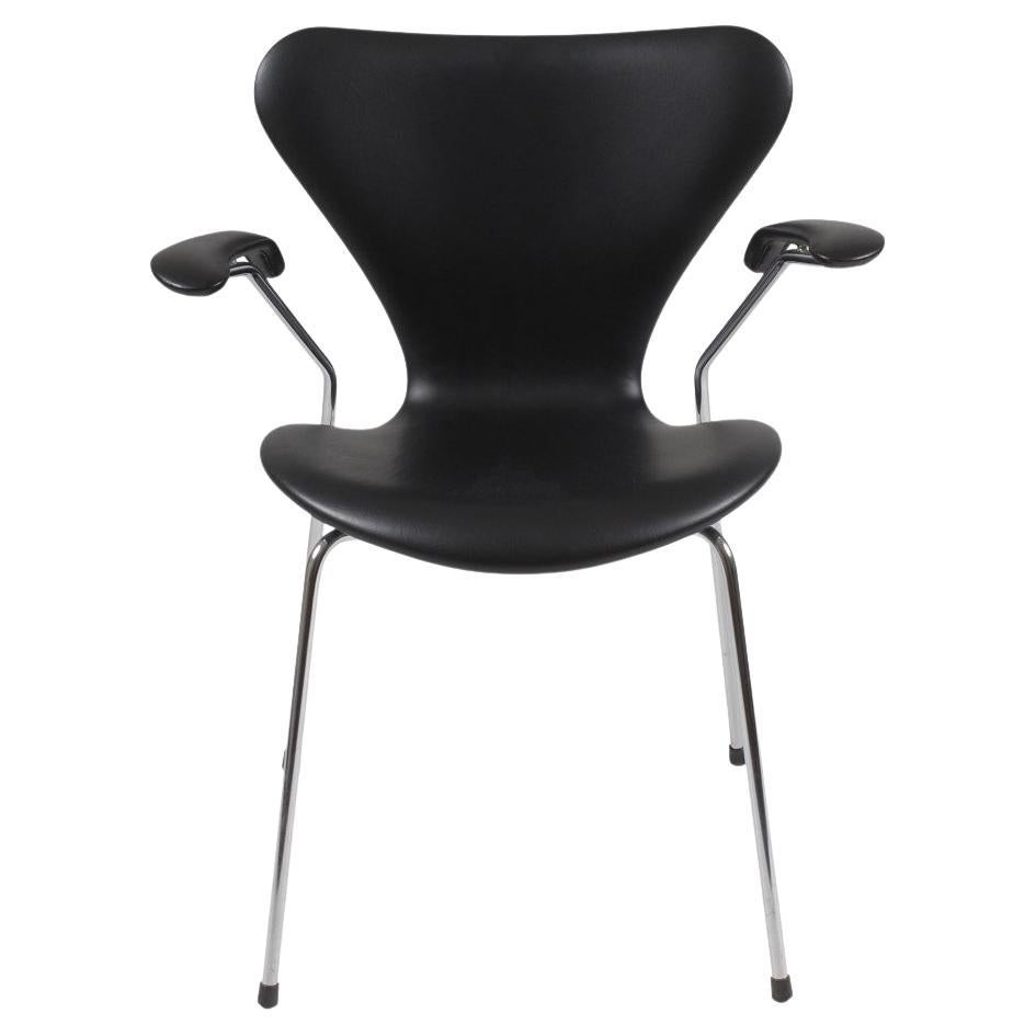 Arne Jacobsen, Sessel „Sieben“, 3207, neu gepolstert mit schwarzem klassischem Leder
