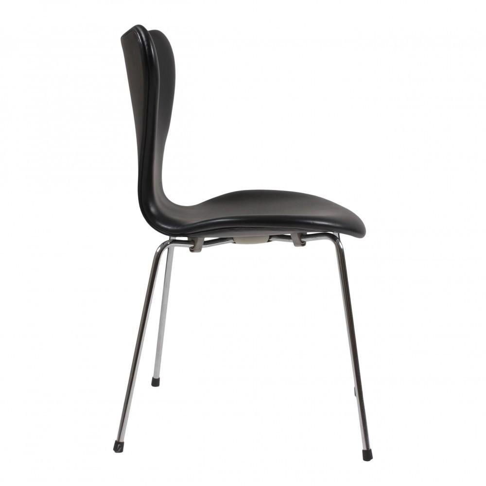 Scandinavian Modern Arne Jacobsen Seven Chair, 3107, Newly Upholstered with Black Classic Leather