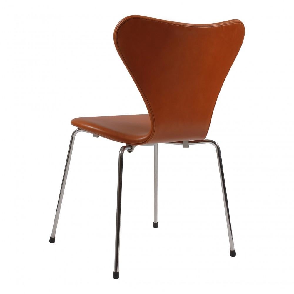 100 pieces in stock
These seven chairs are used and are newly upholstered with cognac classic leather and fitted with a new foam cushion. 

The chairs have solid backs and no defects. The chairs are original and manufactured by Fritz Hansen. The