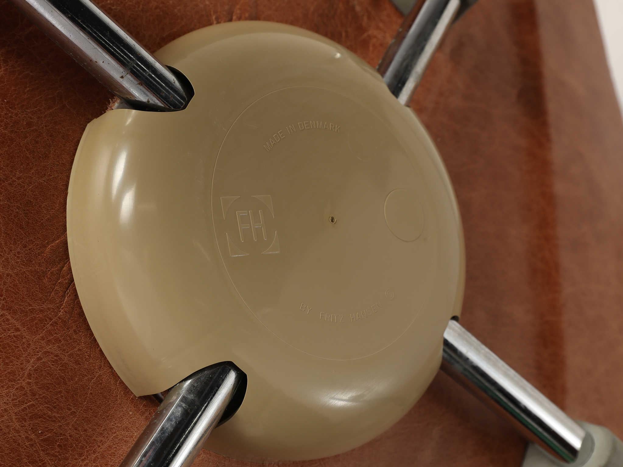Arne Jacobsen Sieben Stuhl aus Leder FH3107 im Angebot 10