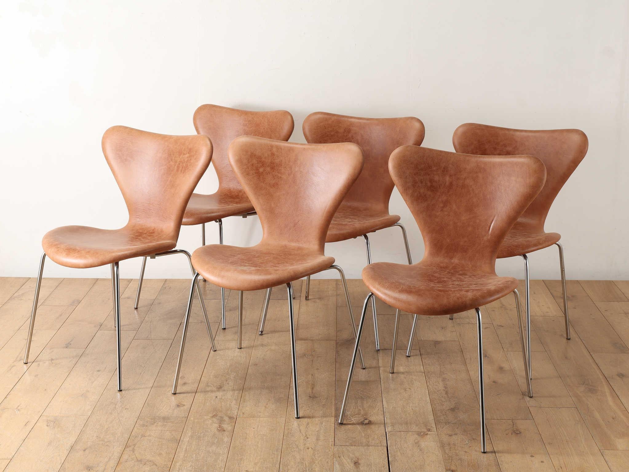 Arne Jacobsen war ein dänischer Meisterdesigner. Eine Anekdote besagt, dass er in seiner Kindheit die Wände weiß färbte, was damals keine übliche Innenraumfarbe war, und damit die modernen Designs vorwegnahm, die später aus seinen originellen Ideen