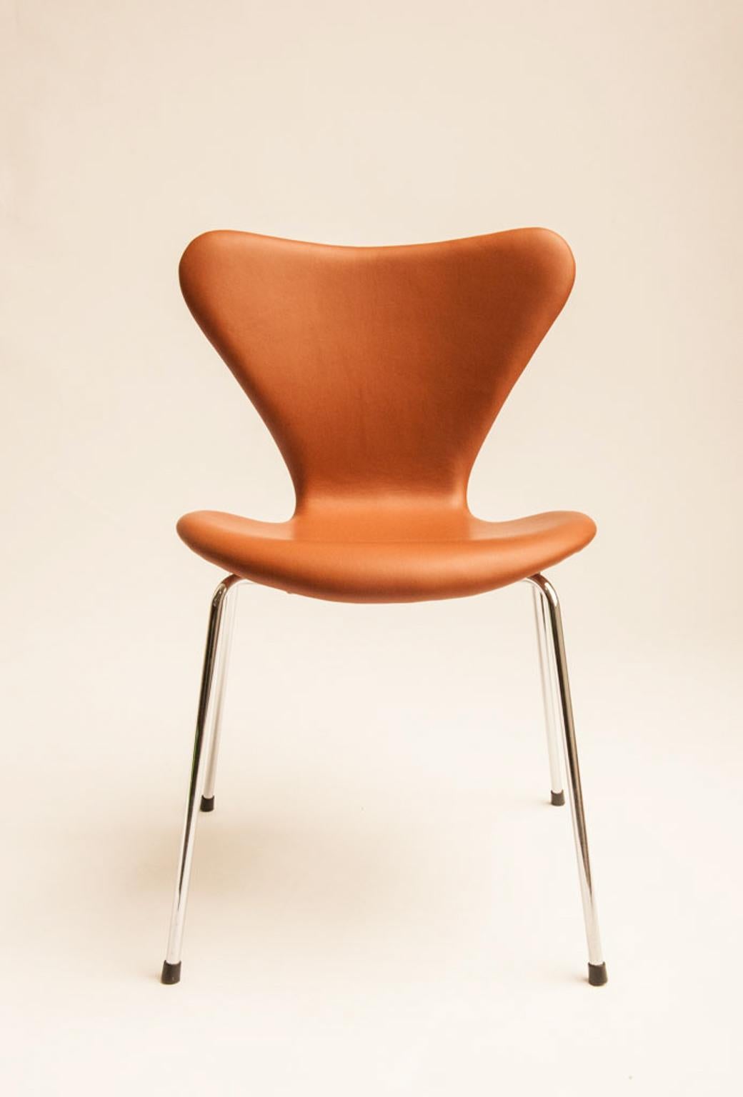 Scandinavian Modern Arne Jacobsen Seven Dining Chairs Model 3107, Set of Six