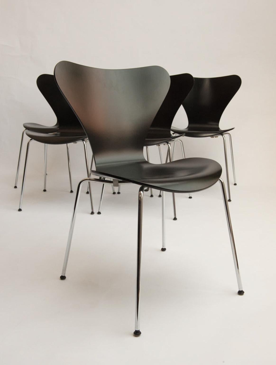Scandinavian Modern Arne Jacobsen Seven Dining Chairs Model 3107, Set of Six