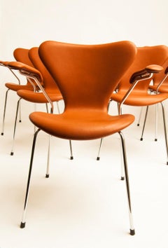 Arne Jacobsen Seven Dining Chairs Model 3207, Set of Six
