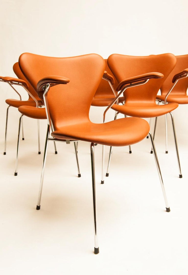 Arne Jacobsen Seven Dining Chairs Model 3207, Set of Six ...