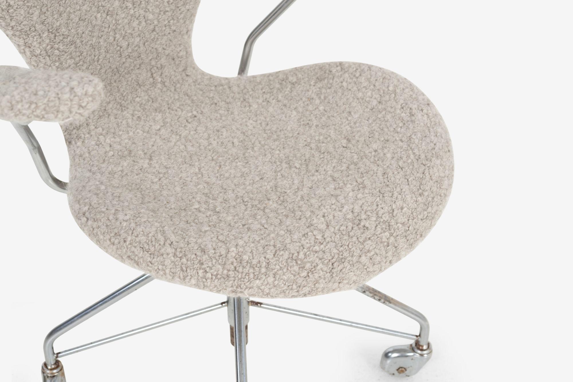 Arne Jacobsen Siebener-Schreibtischstuhl, Modell 3117 im Angebot 3