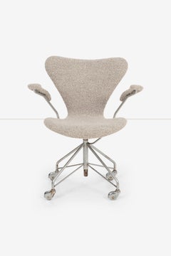 Arne Jacobsen Sevener Desk Chair, model 3117