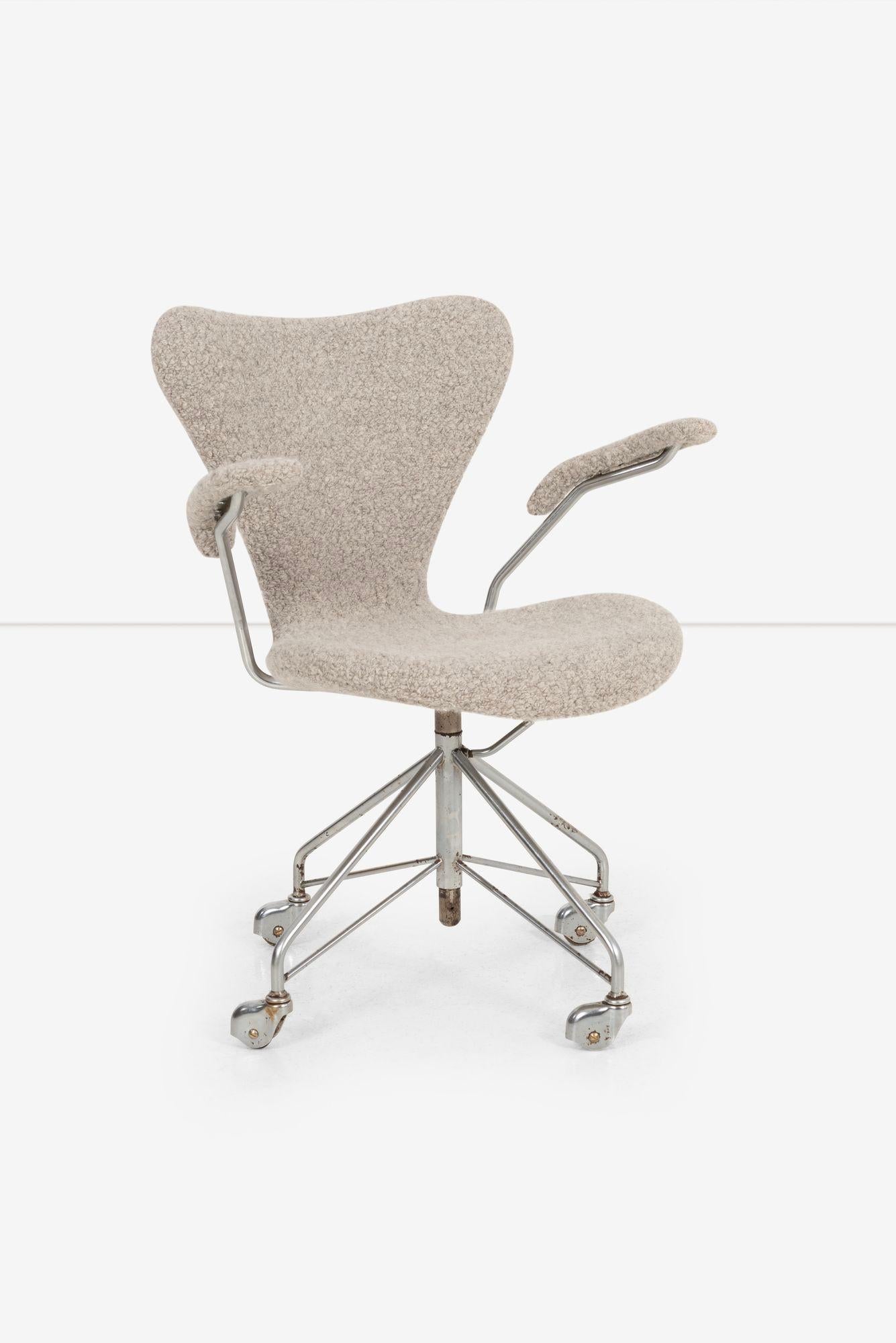 Arne Jacobsen Siebener-Schreibtischstuhl, Modell 3117 (Moderne der Mitte des Jahrhunderts) im Angebot