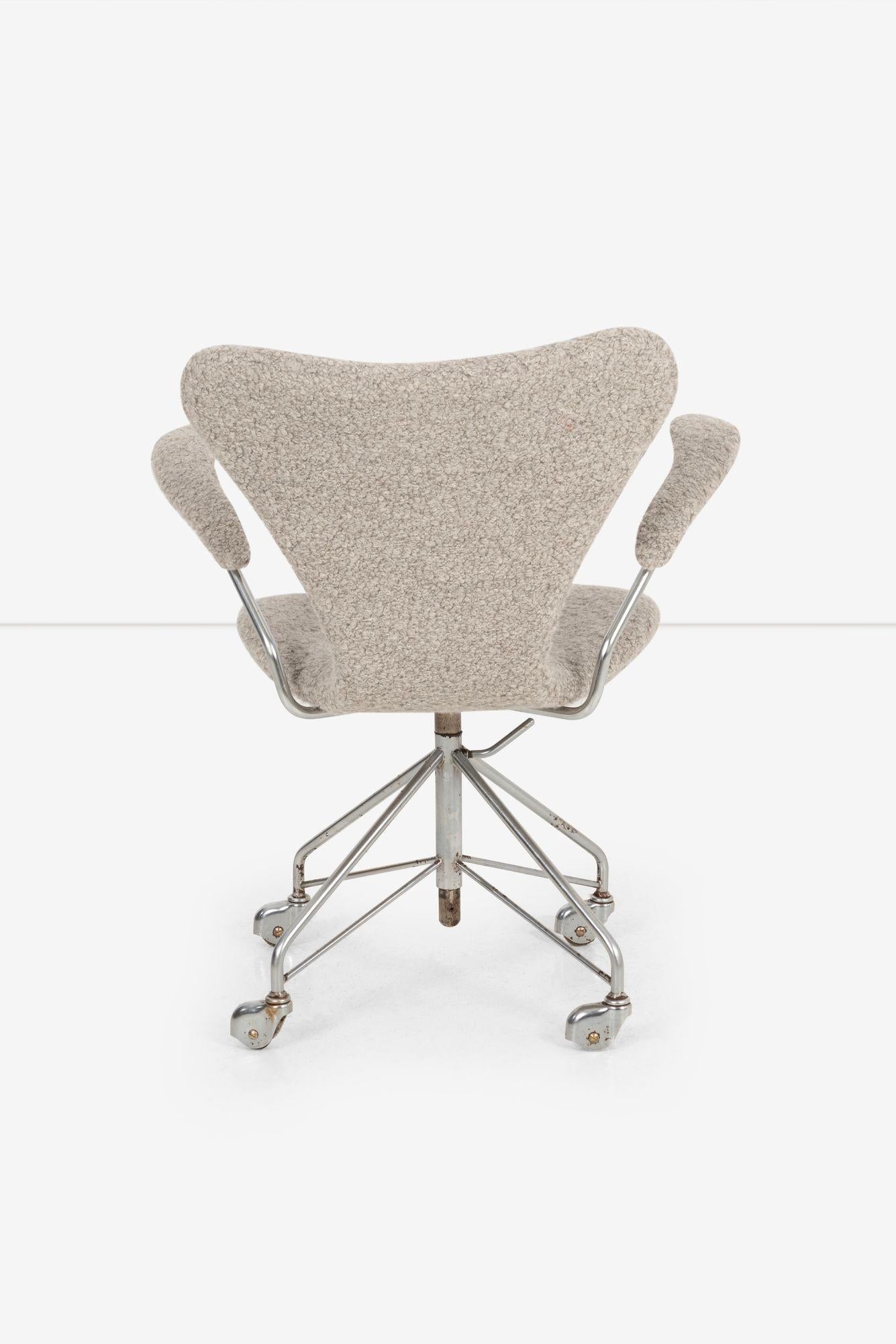 Mid-20th Century Arne Jacobsen Sevener Desk Chair, model 3117 For Sale
