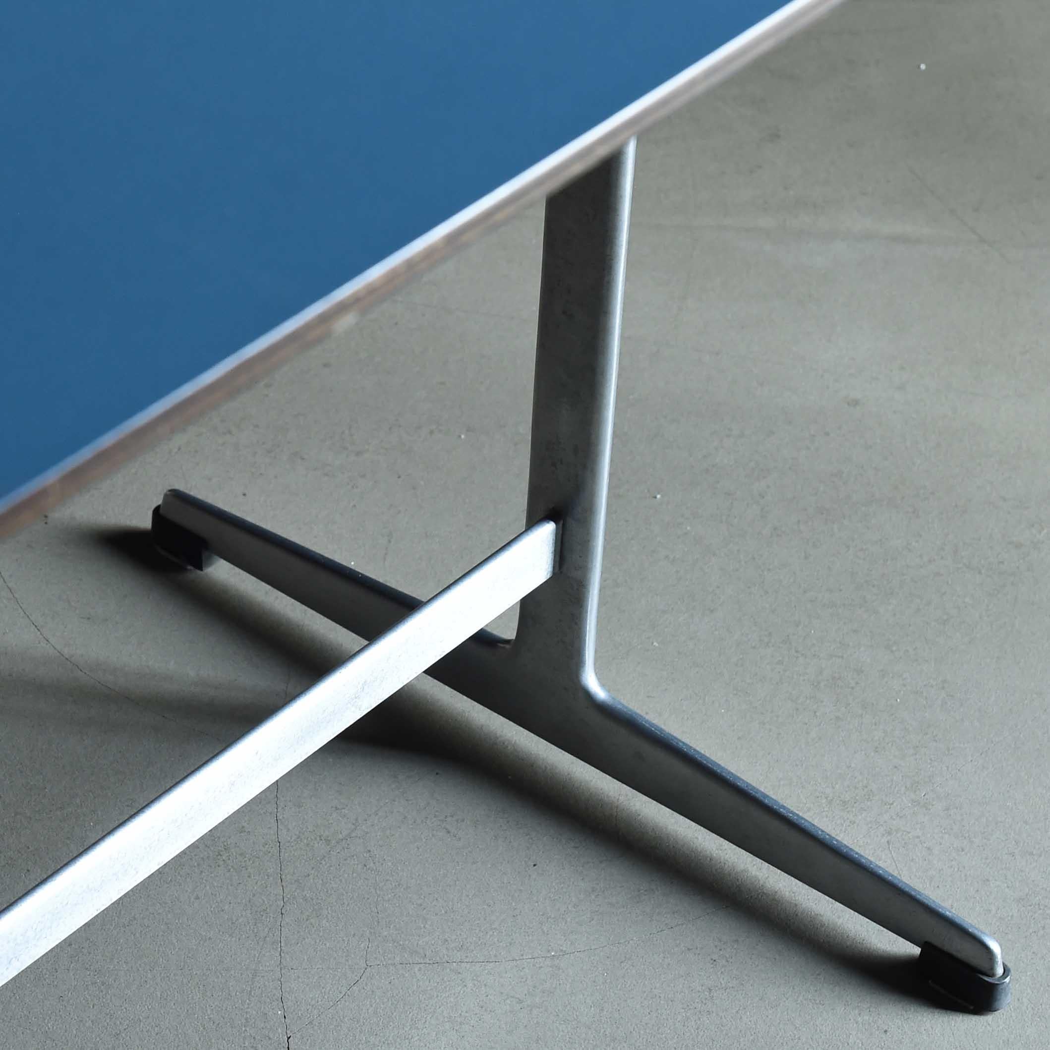 Arne Jacobsen „Shaker-Tisch“ (Dänisch) im Angebot
