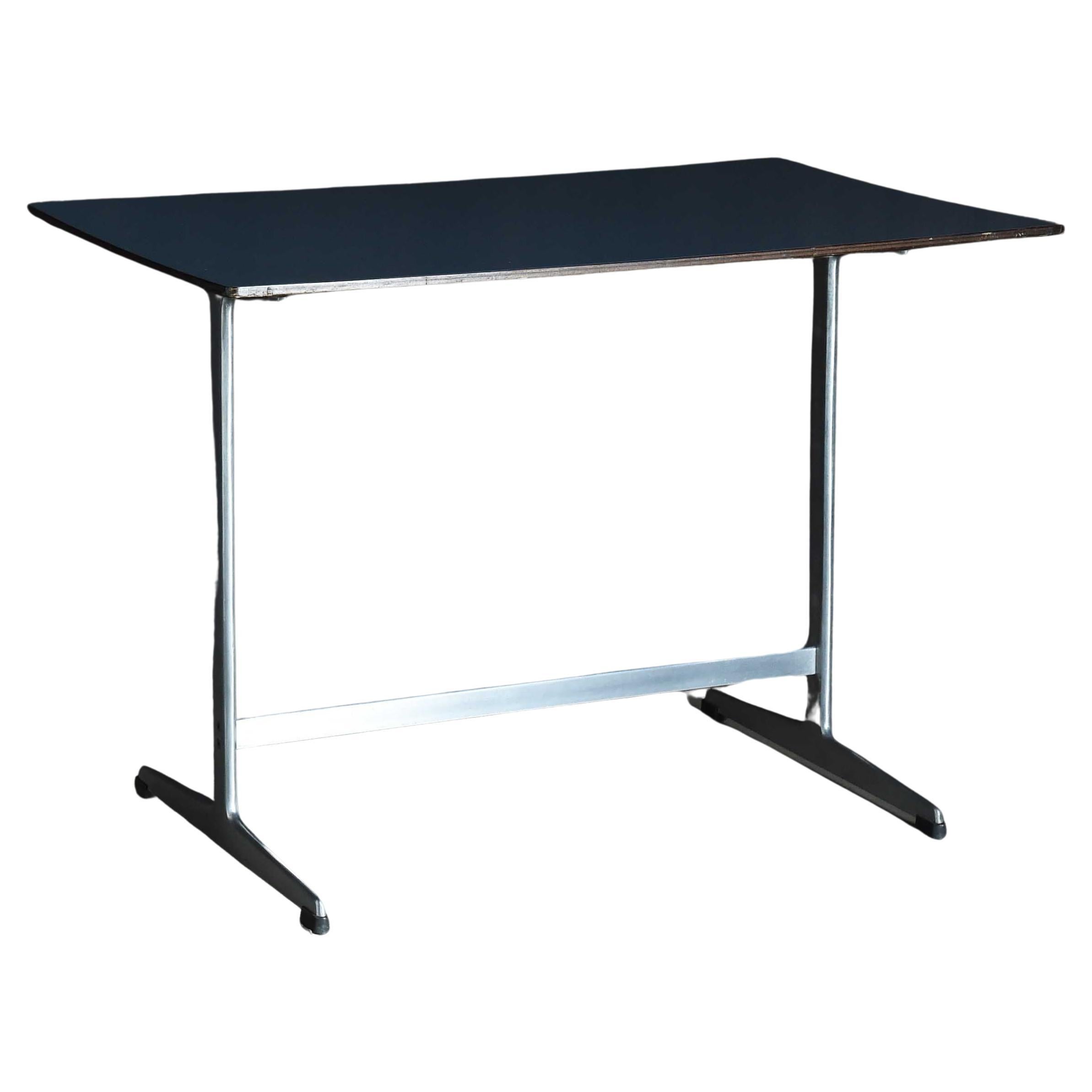 Arne Jacobsen "Shaker table" For Sale