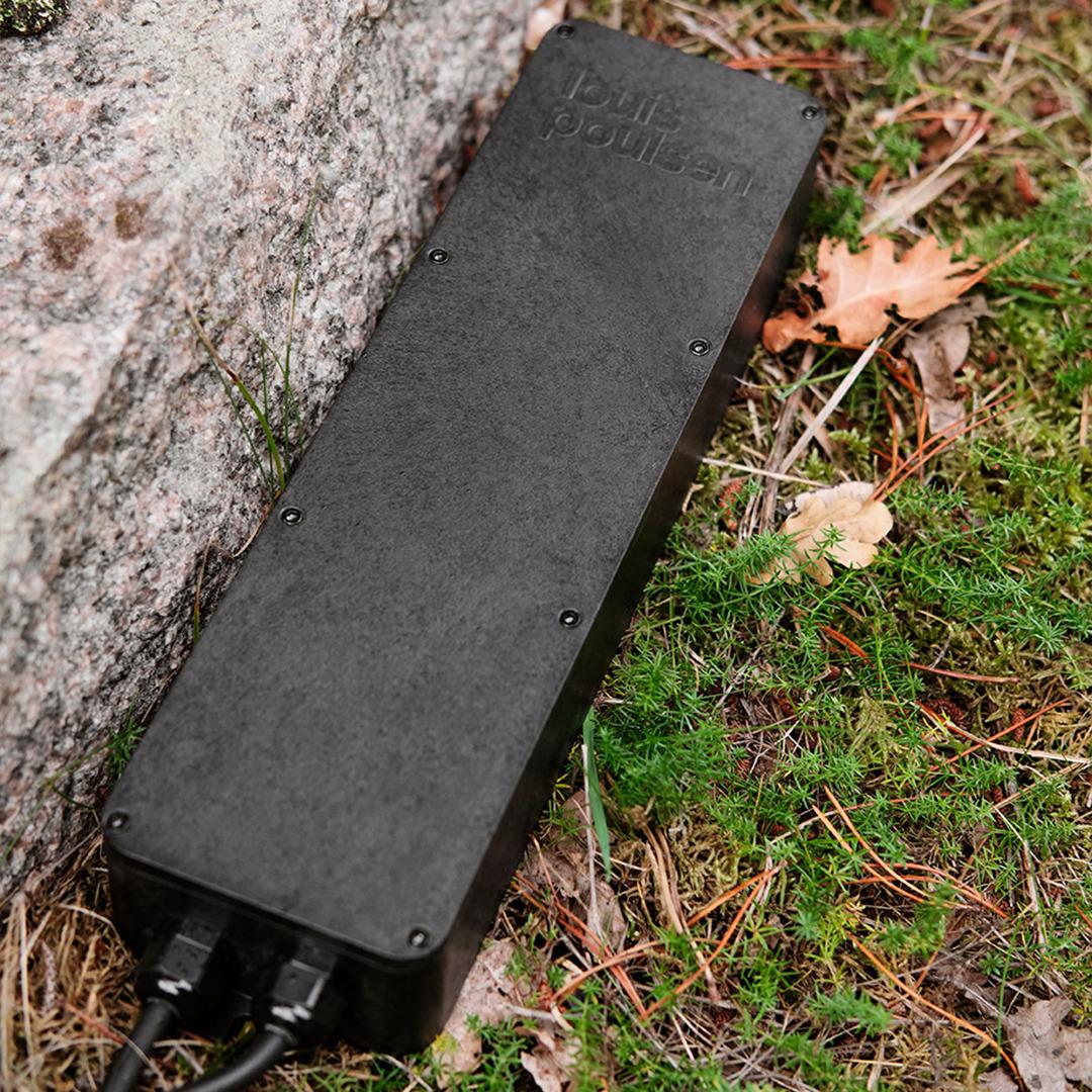 Arne Jacobsen Short 'AJ Garden' Black Bollard with Base Mount for Louis Poulsen For Sale 5