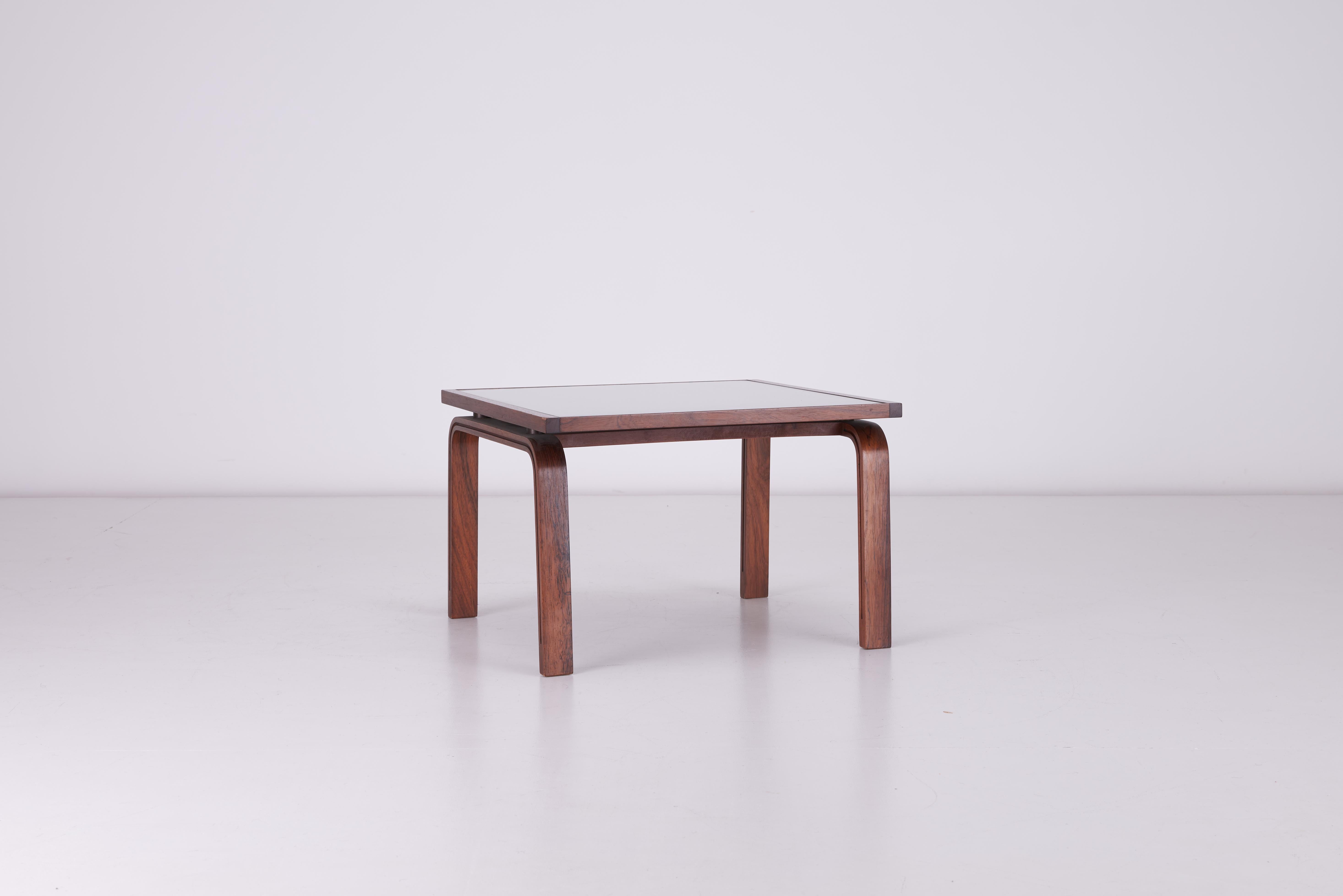 Zum Verkauf steht ein seltener Beistelltisch von Arne Jacobsen, der 1962 speziell für das St. Catherine's College in Oxford entworfen wurde. Dieser atemberaubende Tisch von Fritz Hansen ist ein Beispiel für das Engagement des renommierten dänischen