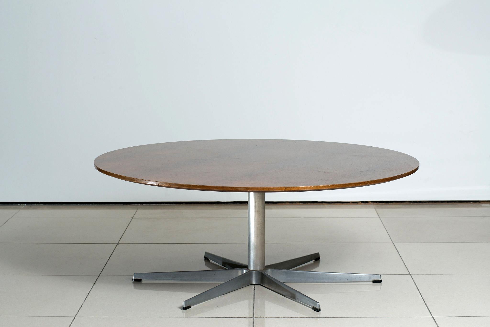 Late 20th Century Arne Jacobsen Six-Star Series Rosewood Coffee Table for Fritz Hansen For Sale