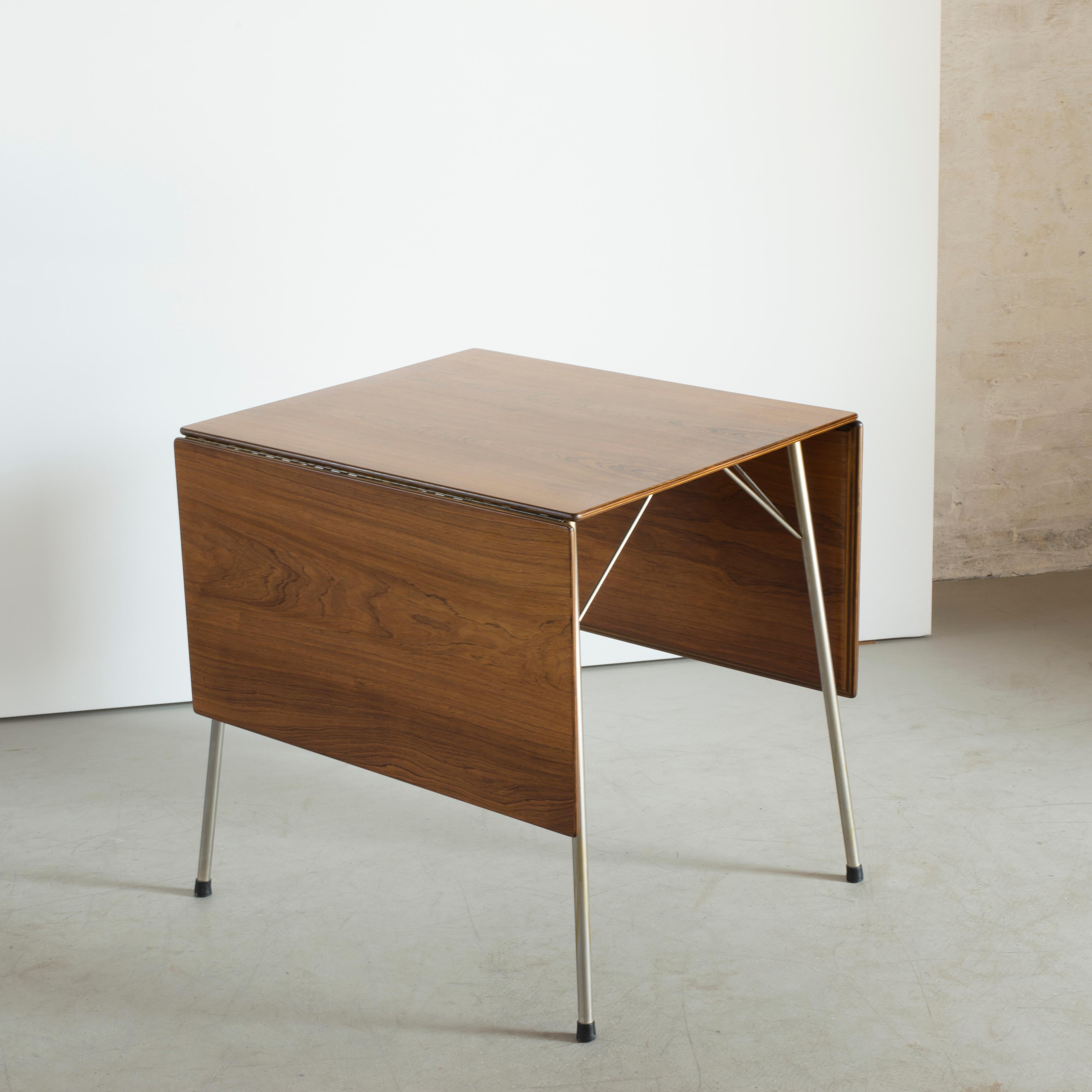 Scandinavian Modern Arne Jacobsen Small Leaf Table in Rosewood for Fritz Hansen For Sale