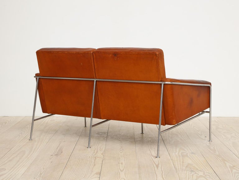 Arne Jacobsen, Sofa #3302 with Original Leather, 1956 ...