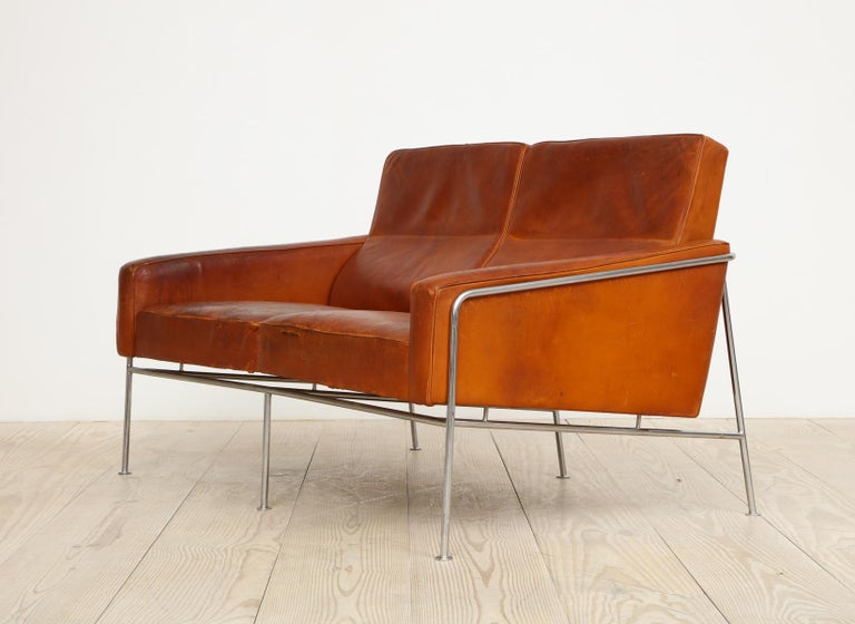 Arne Jacobsen, Sofa 3302 with Original Leather, 1956, Denmark For Sale