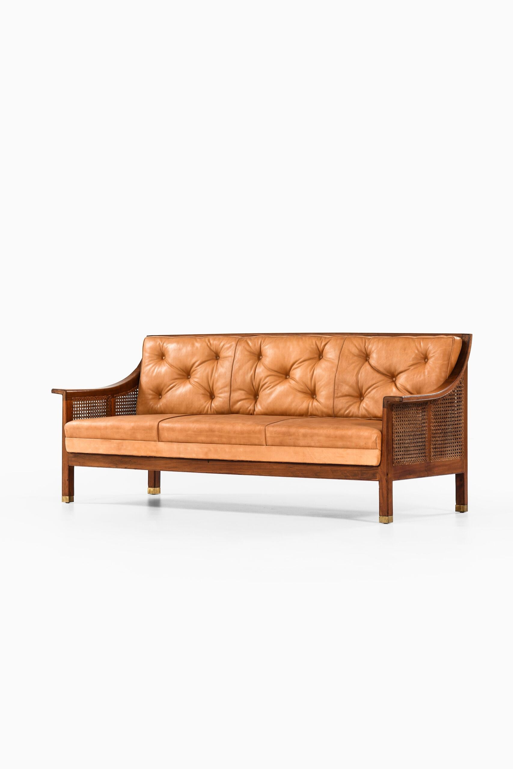 Arne Jacobsen-Sofa, hergestellt von Schreiner Otto Meyer in Dänemark im Angebot 6
