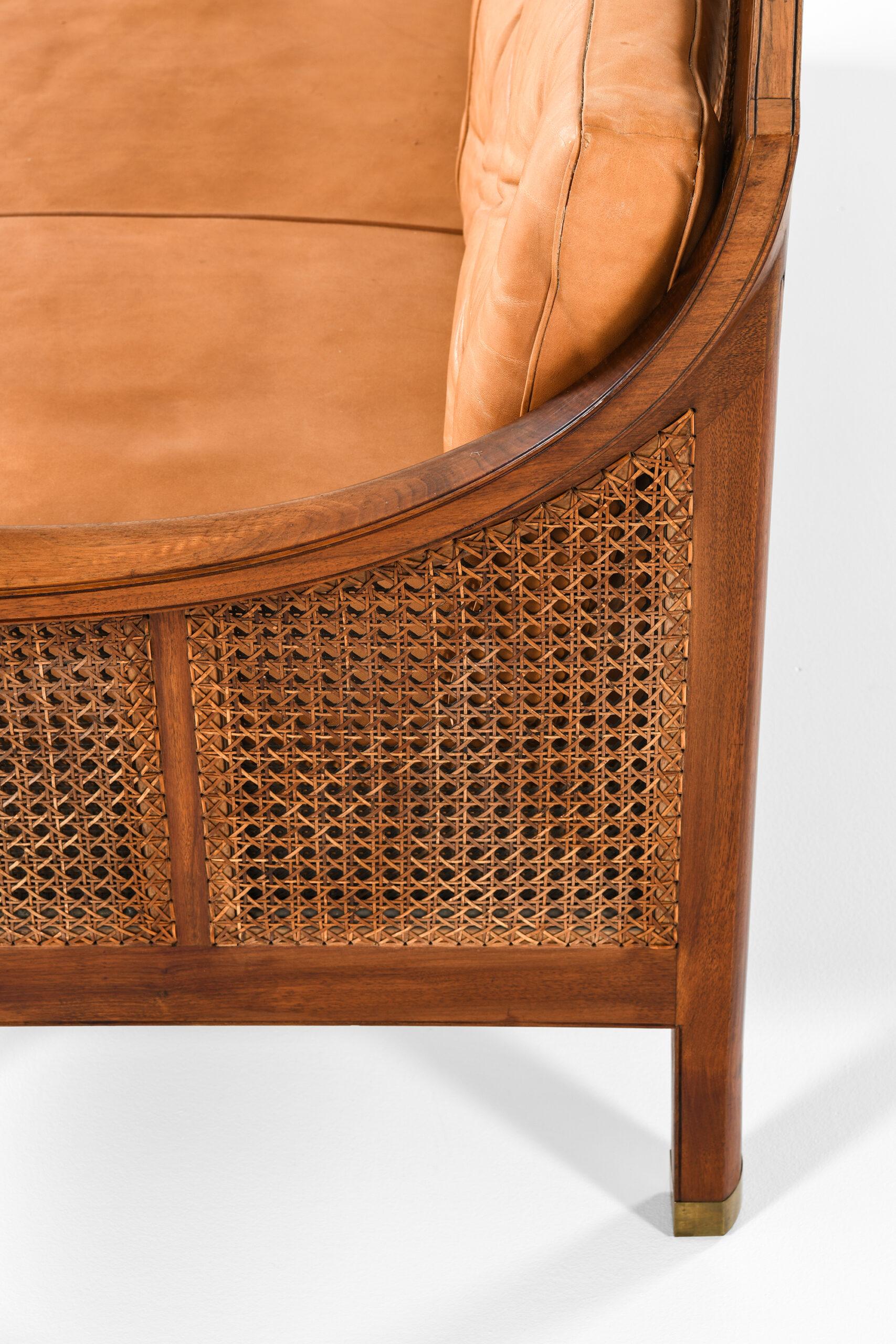 Canapé Arne Jacobsen fabriqué par l'ébéniste Otto Meyers au Danemark en vente 9