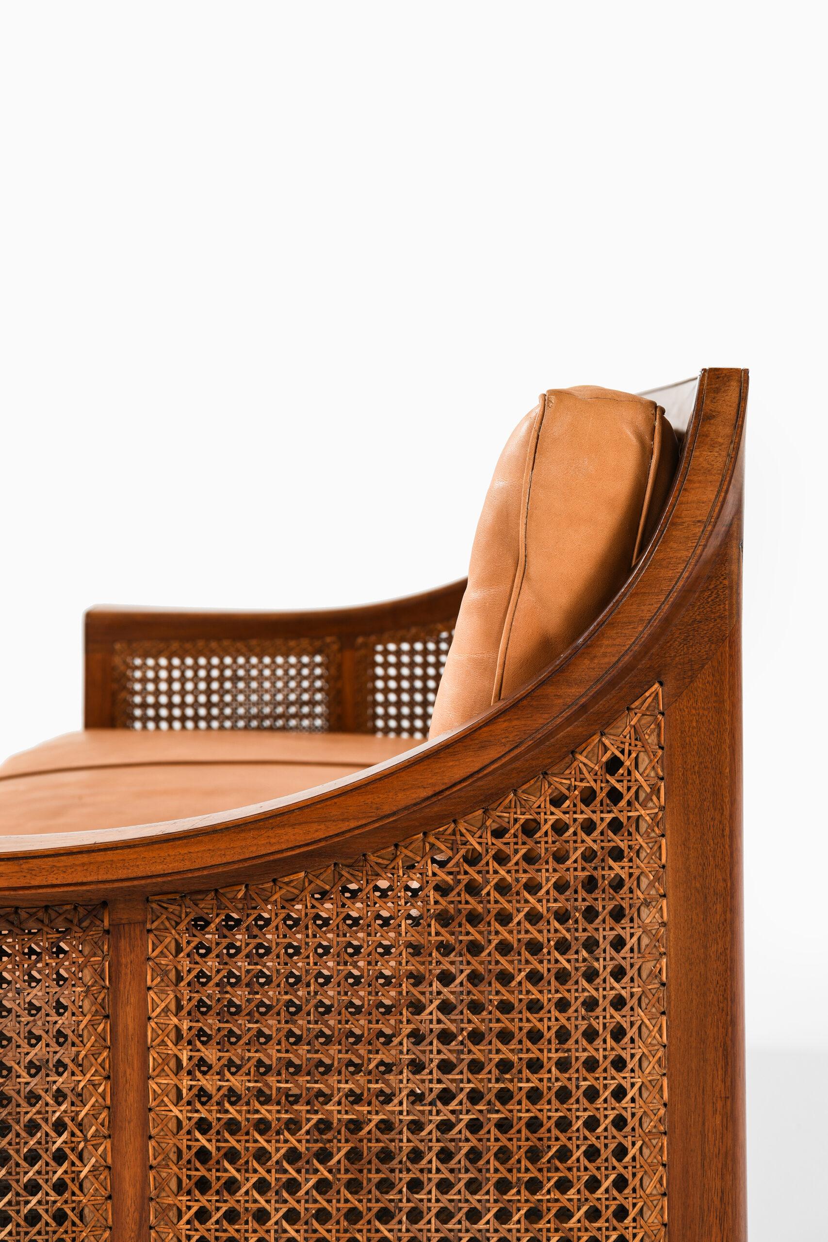 Canapé Arne Jacobsen fabriqué par l'ébéniste Otto Meyers au Danemark en vente 10