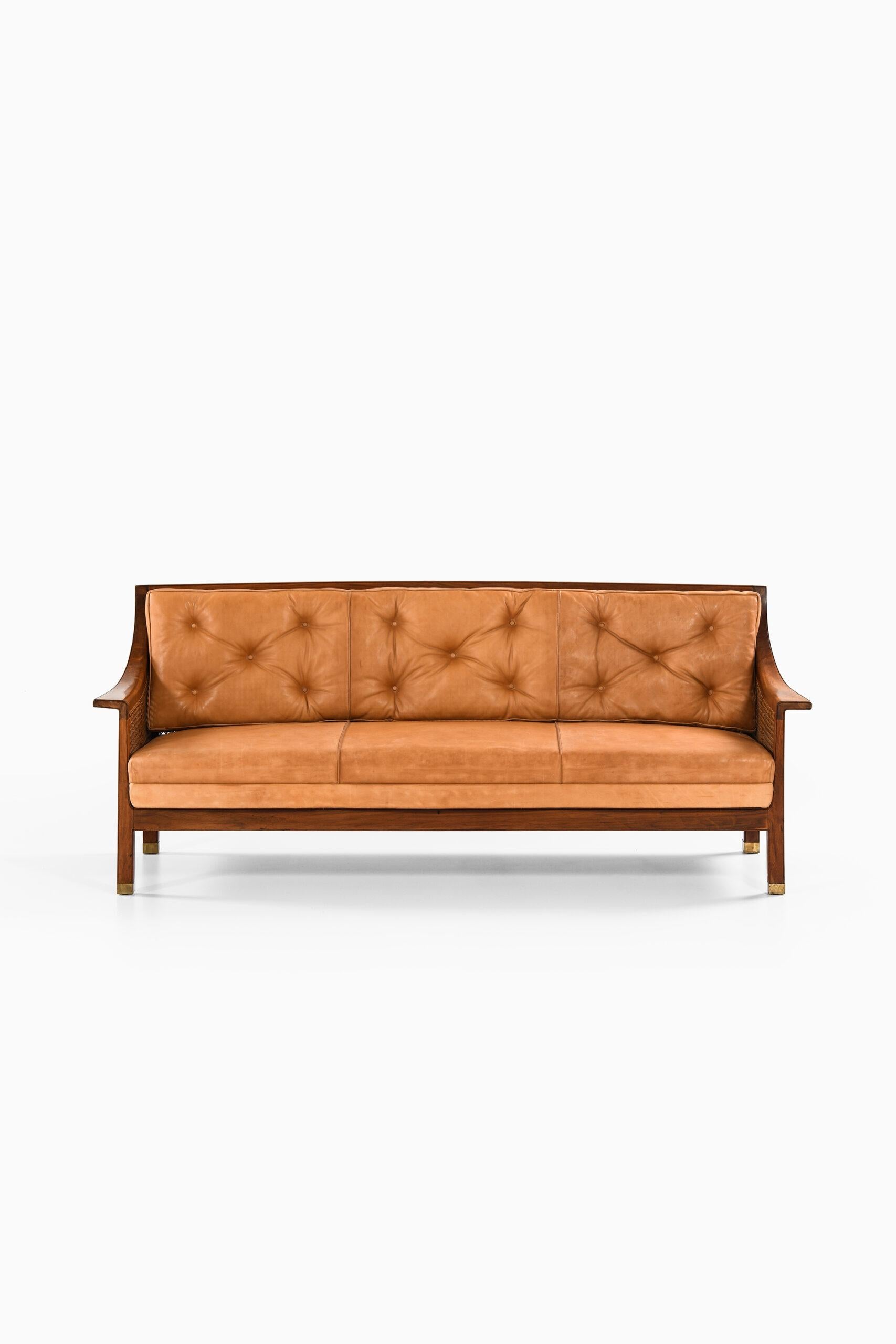 Unique freestanding sofa designed by Arne Jacobsen. Produced by cabinetmaker Otto Meyer in Denmark.

Provenance: 
Publisher Fergo, hence by descent in the family. The sofa was designed 17 February 1927 as part of the furnishing for a library room