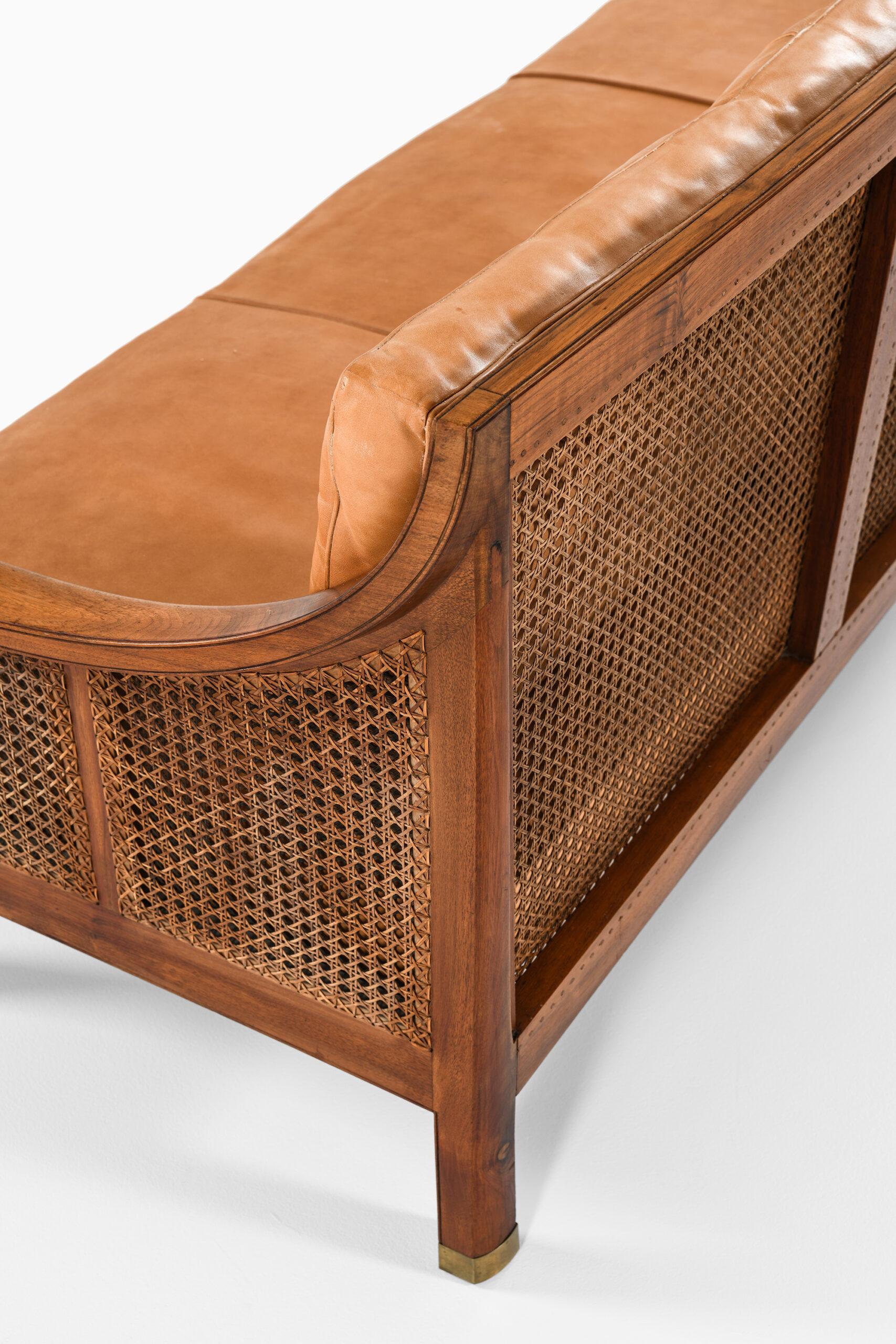 Arne Jacobsen-Sofa, hergestellt von Schreiner Otto Meyer in Dänemark im Angebot 13